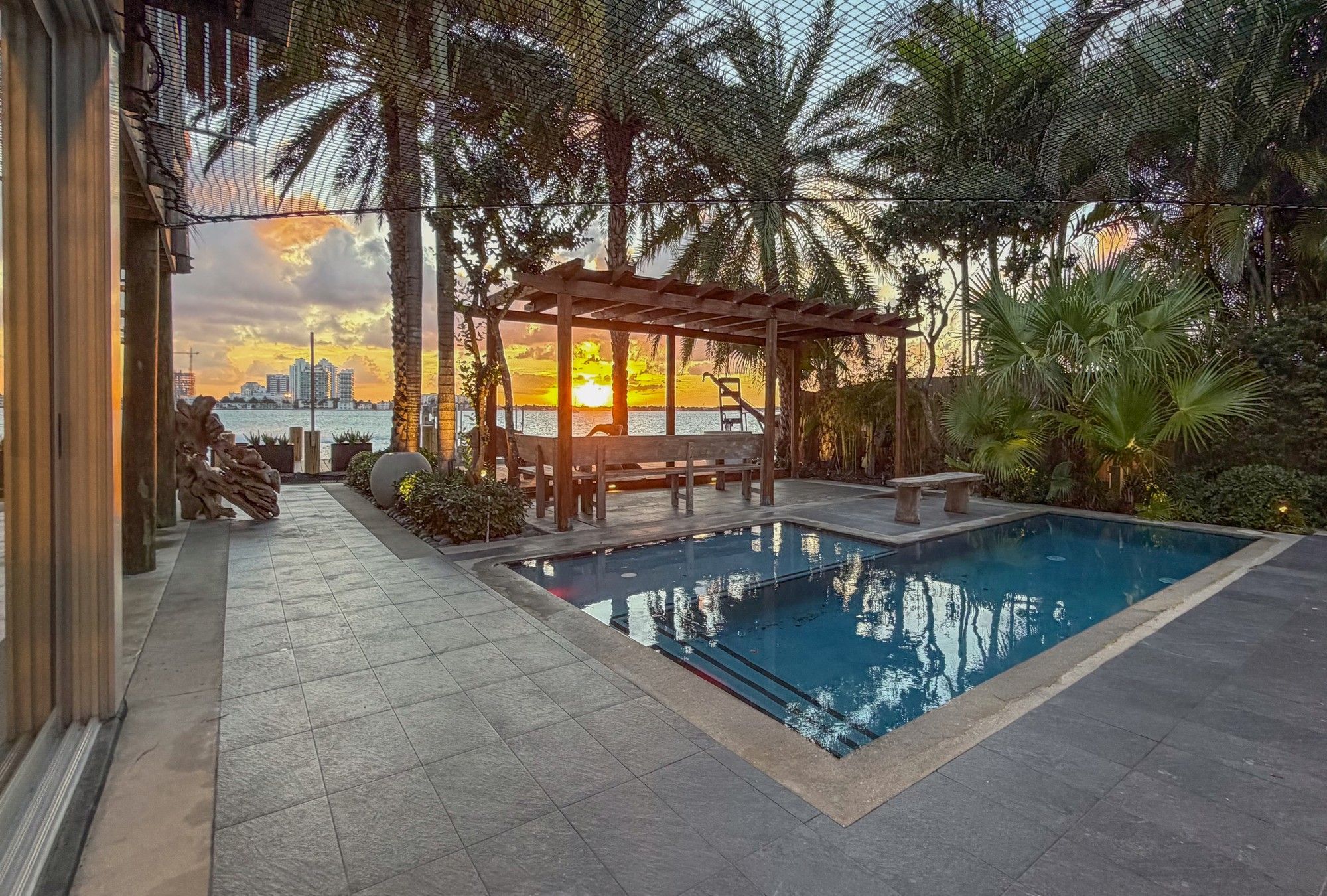 2440 N Shore Terrace Miami Beach FL 33141