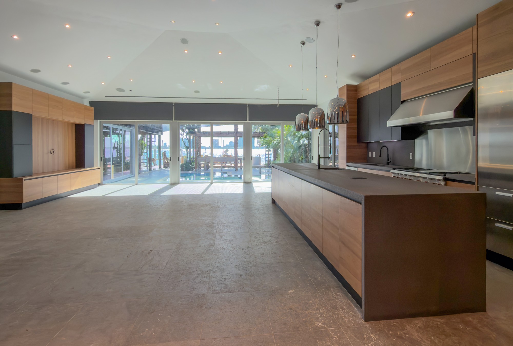 2440 N Shore Terrace Miami Beach FL 33141