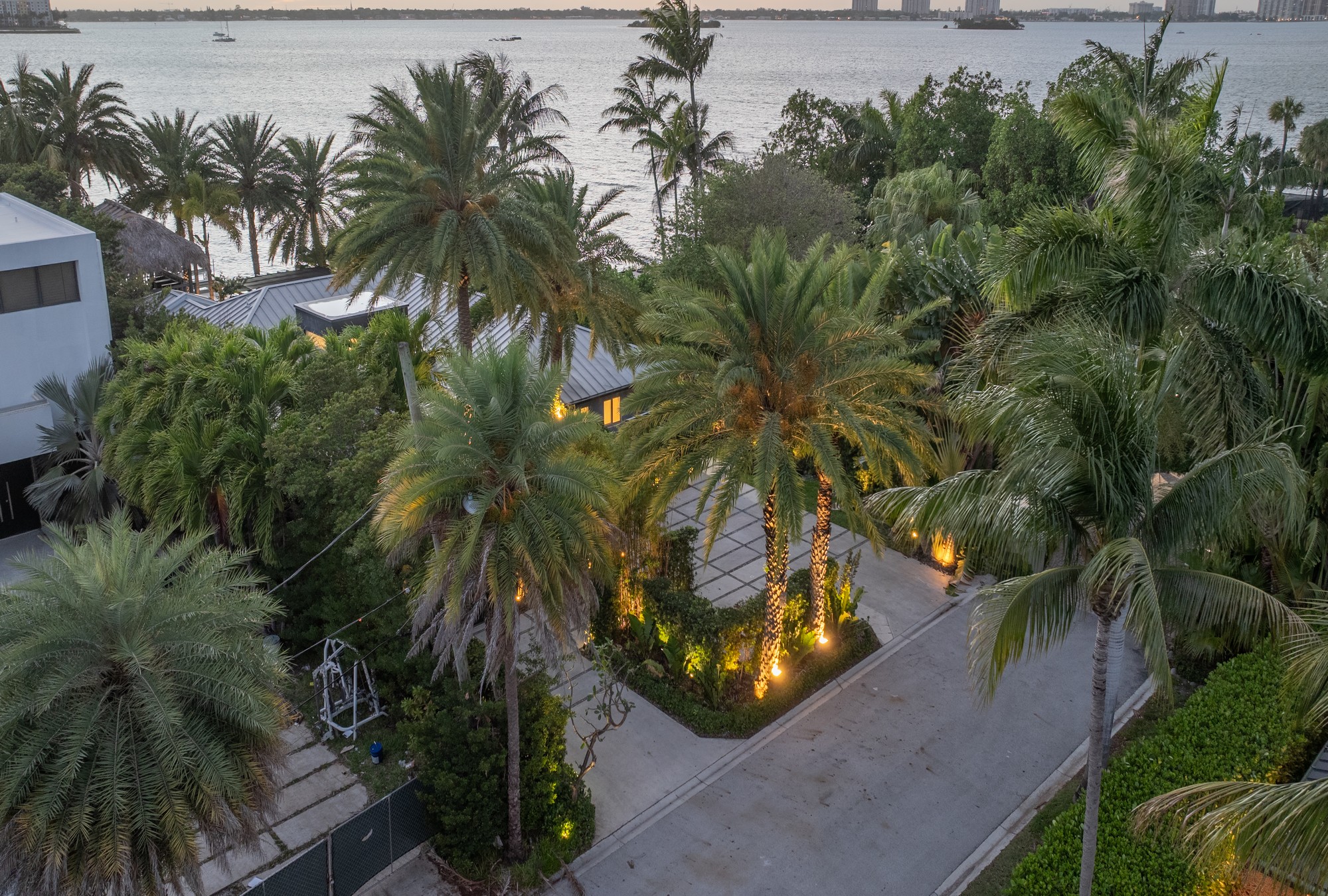 2440 N Shore Terrace Miami Beach FL 33141