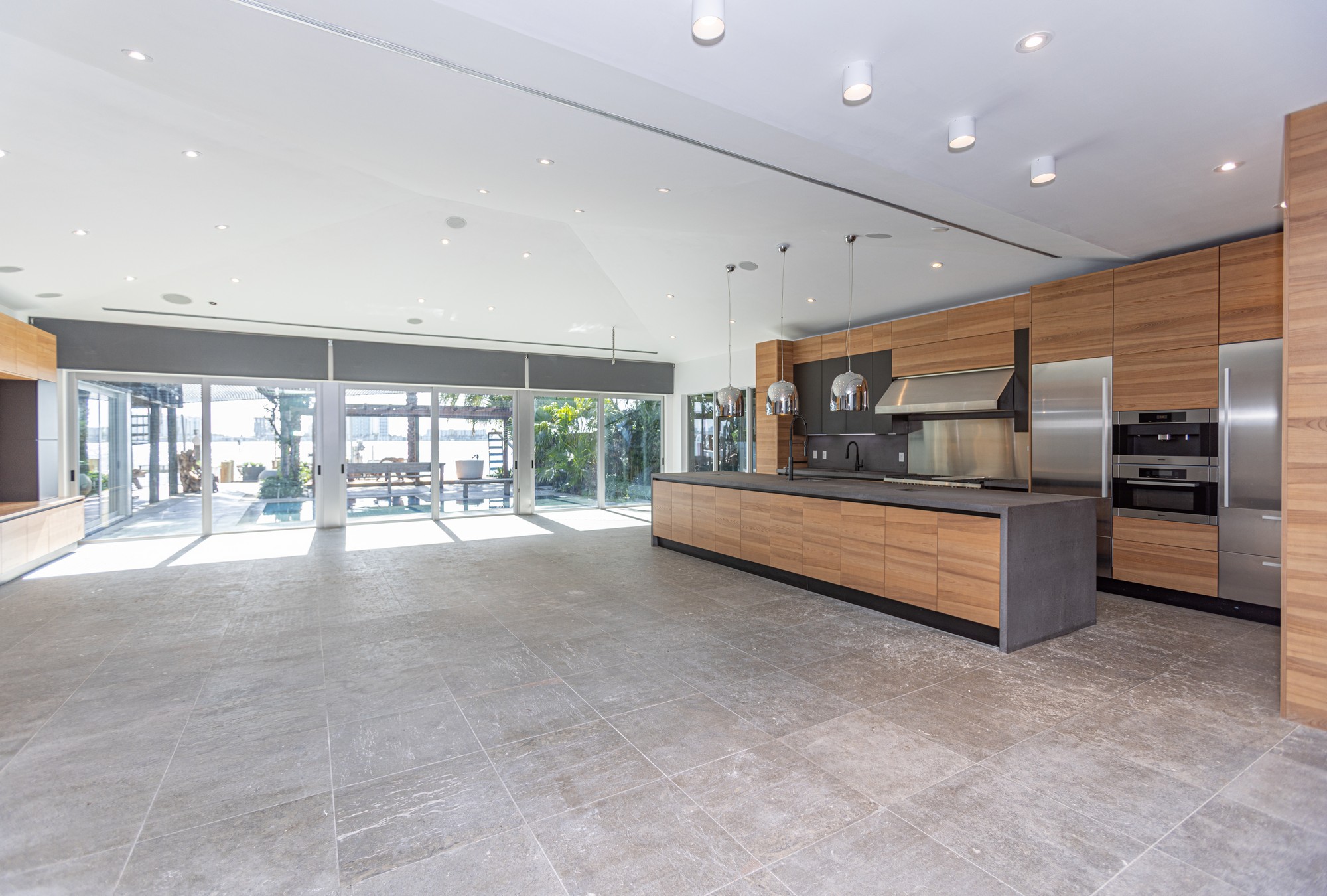 2440 N Shore Terrace Miami Beach FL 33141