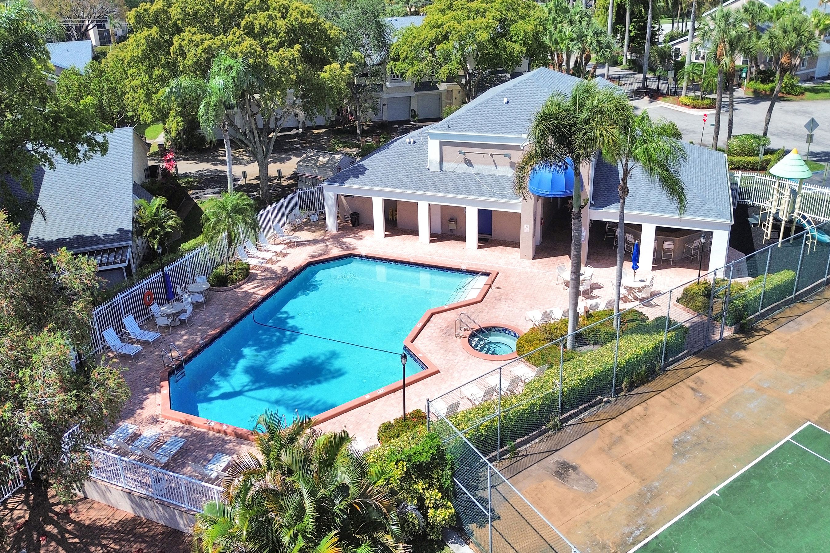 2062 E Discovery Circle E Deerfield Beach FL 33442