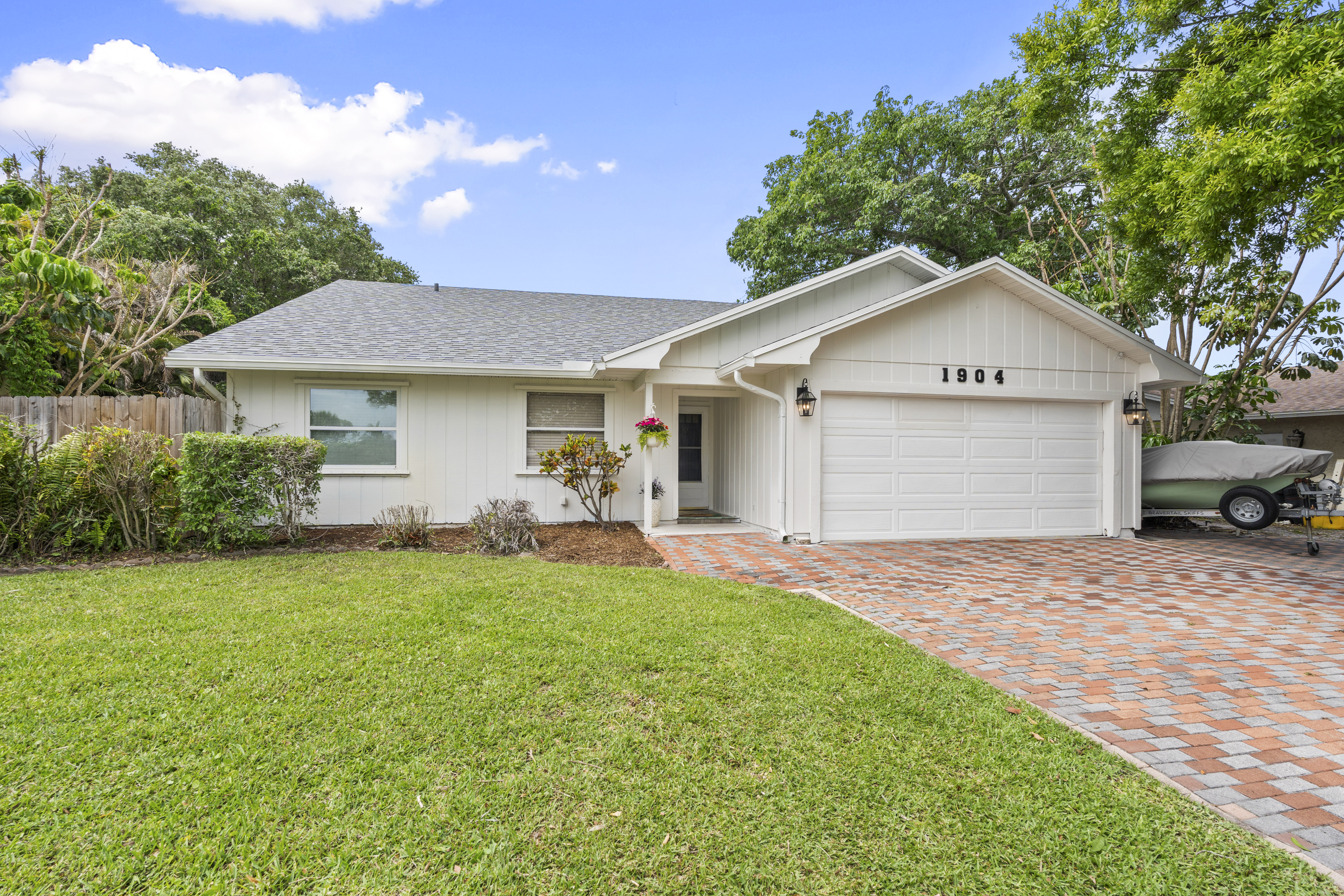 1904 NE Avenida Dracaena Jensen Beach FL 34957