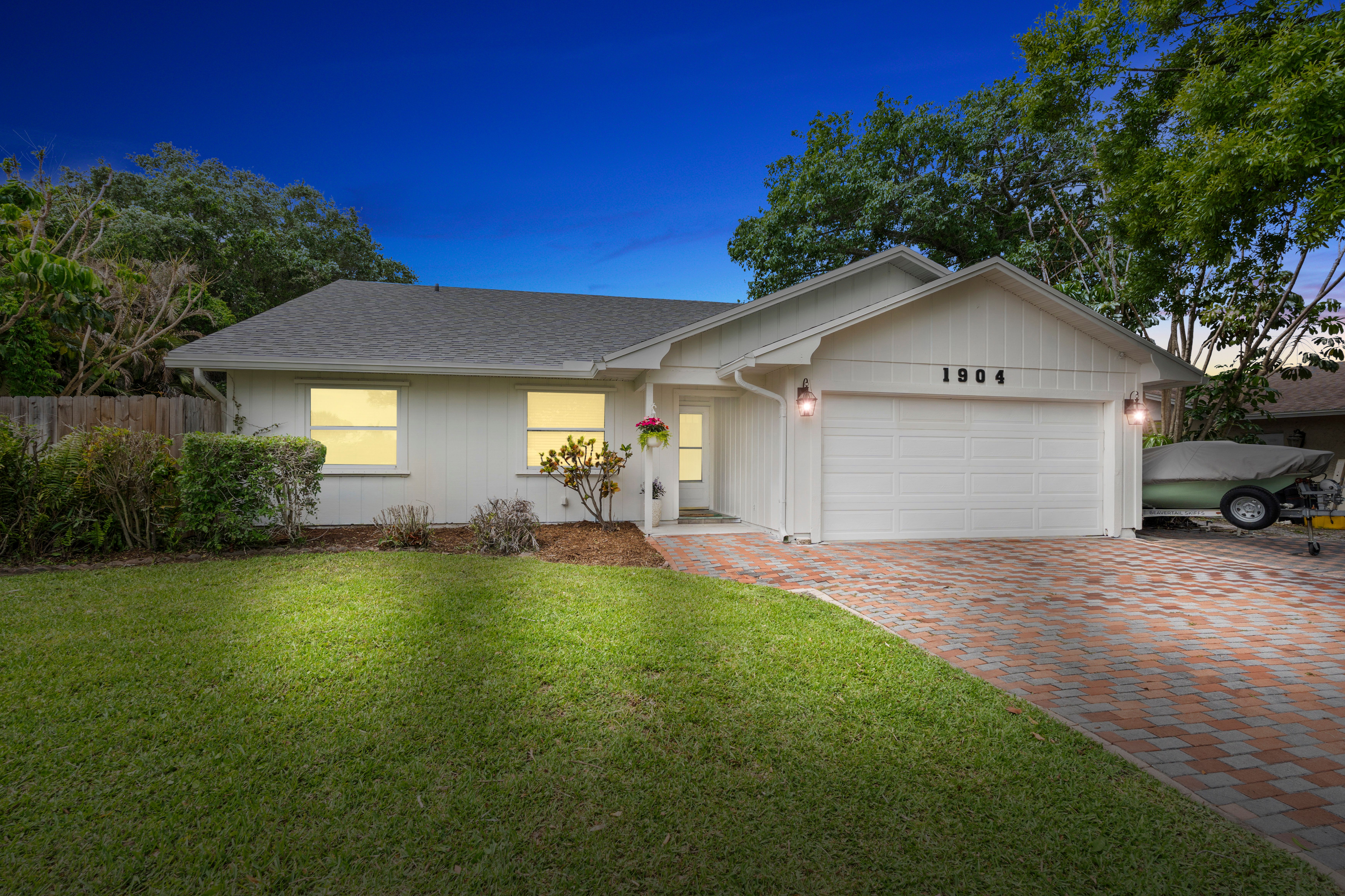 1904 NE Avenida Dracaena Jensen Beach FL 34957