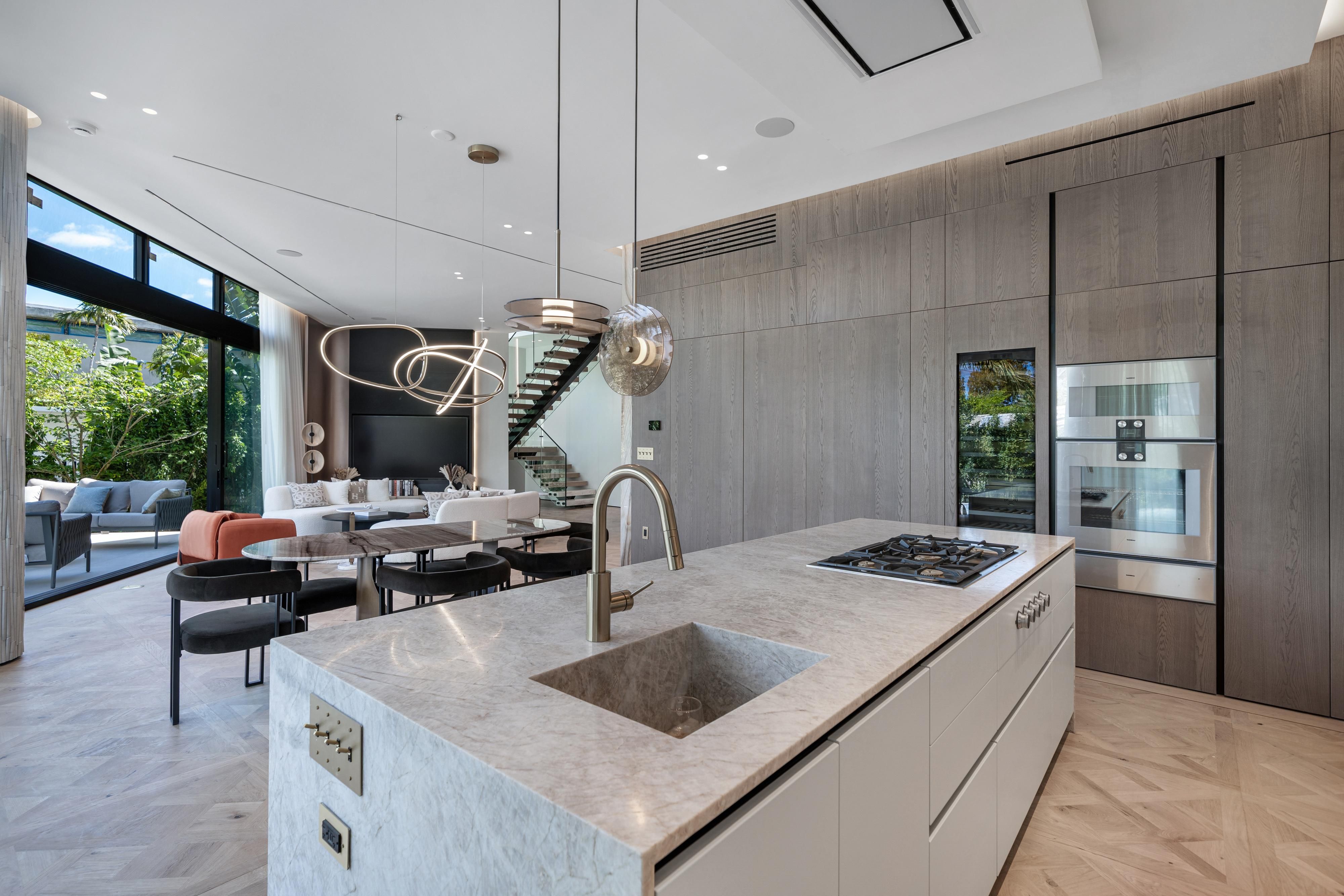 1045 W 47th Court Miami Beach FL 33140