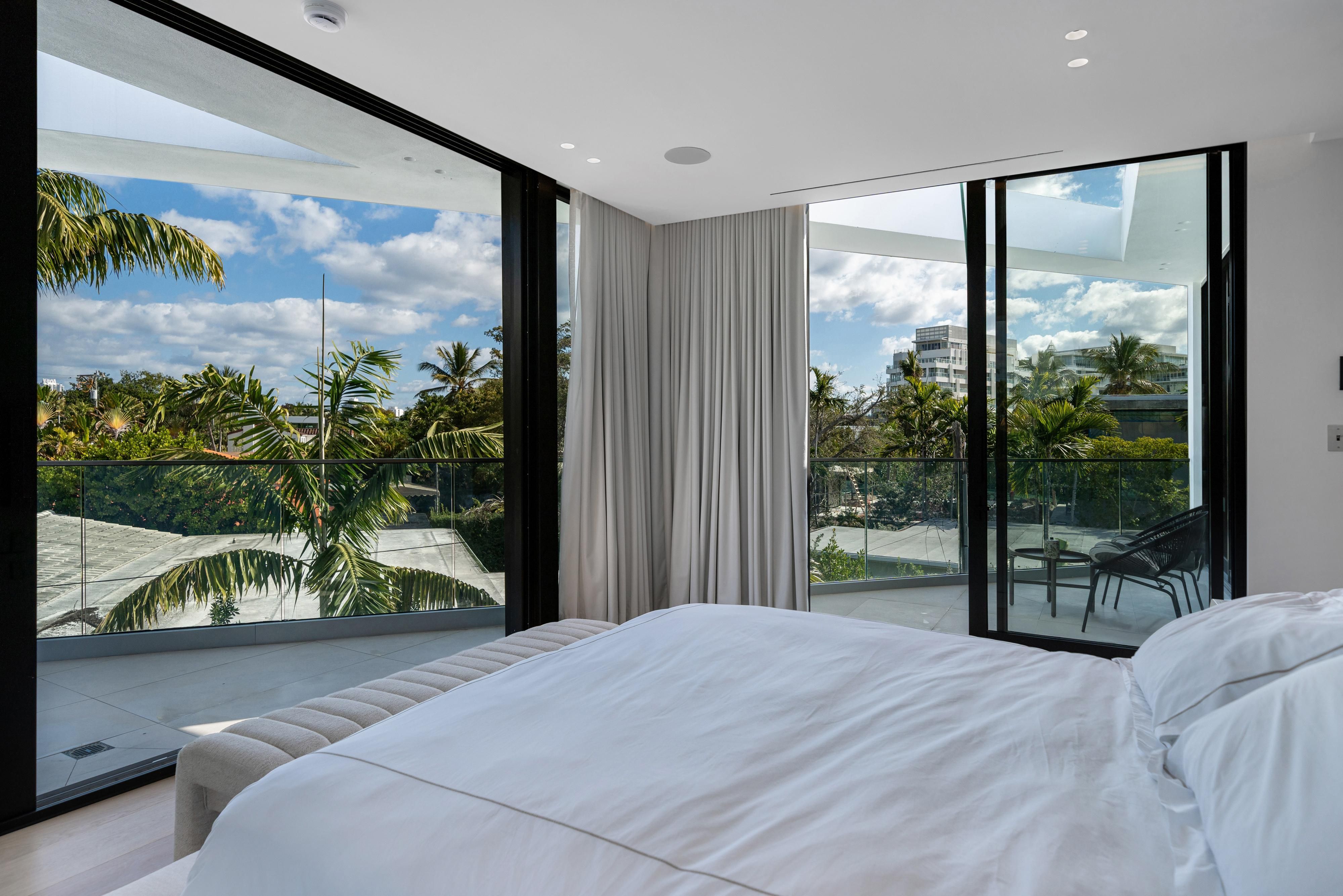 1045 W 47th Court Miami Beach FL 33140