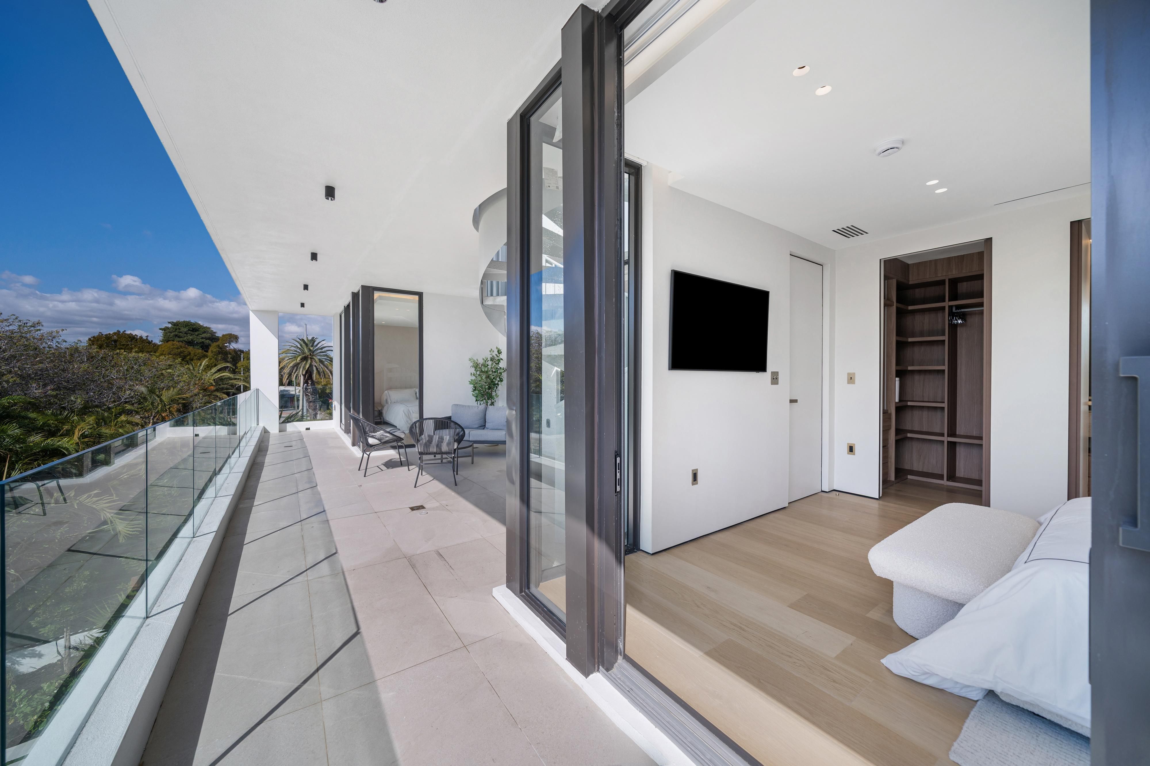 1045 W 47th Court Miami Beach FL 33140