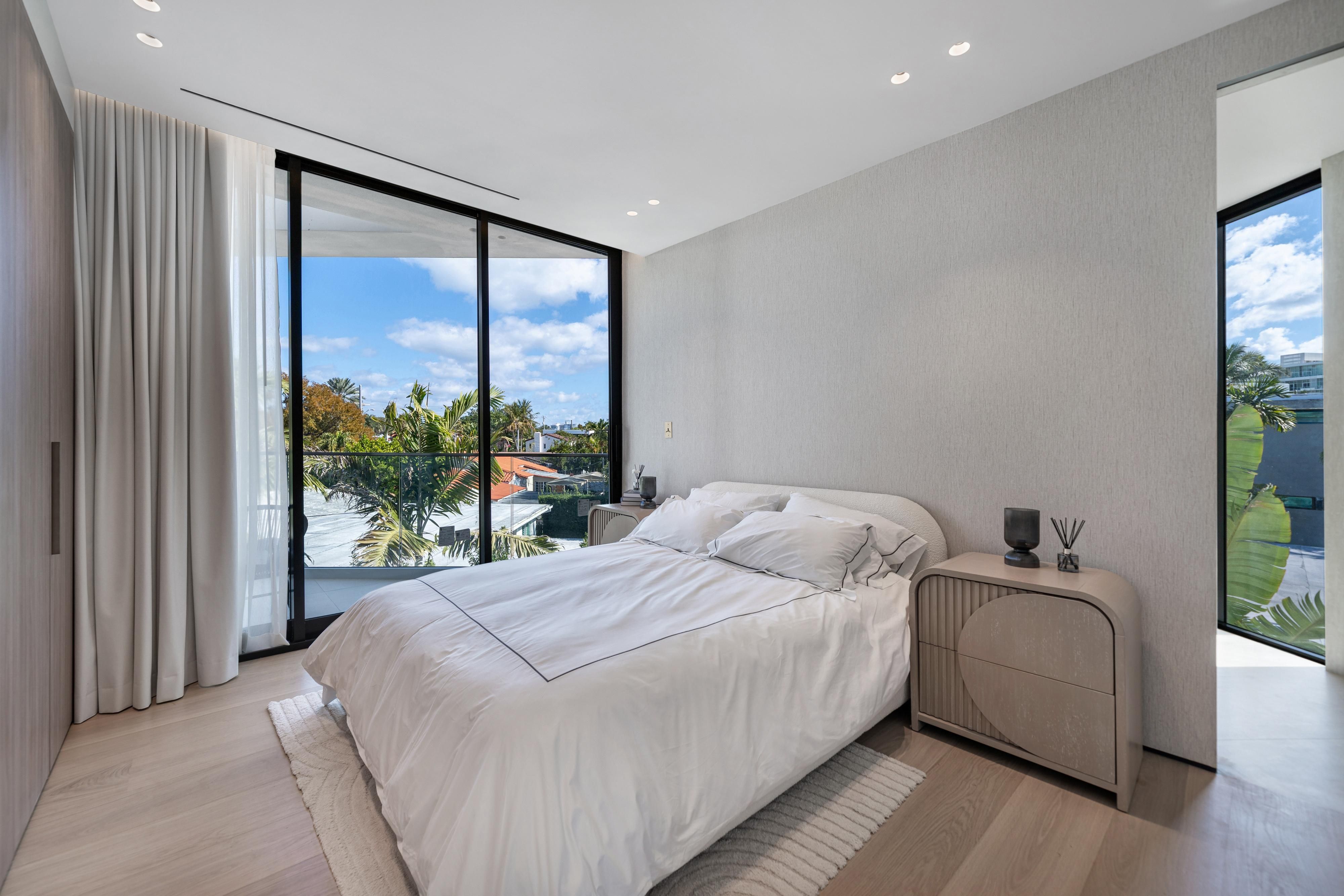 1045 W 47th Court Miami Beach FL 33140