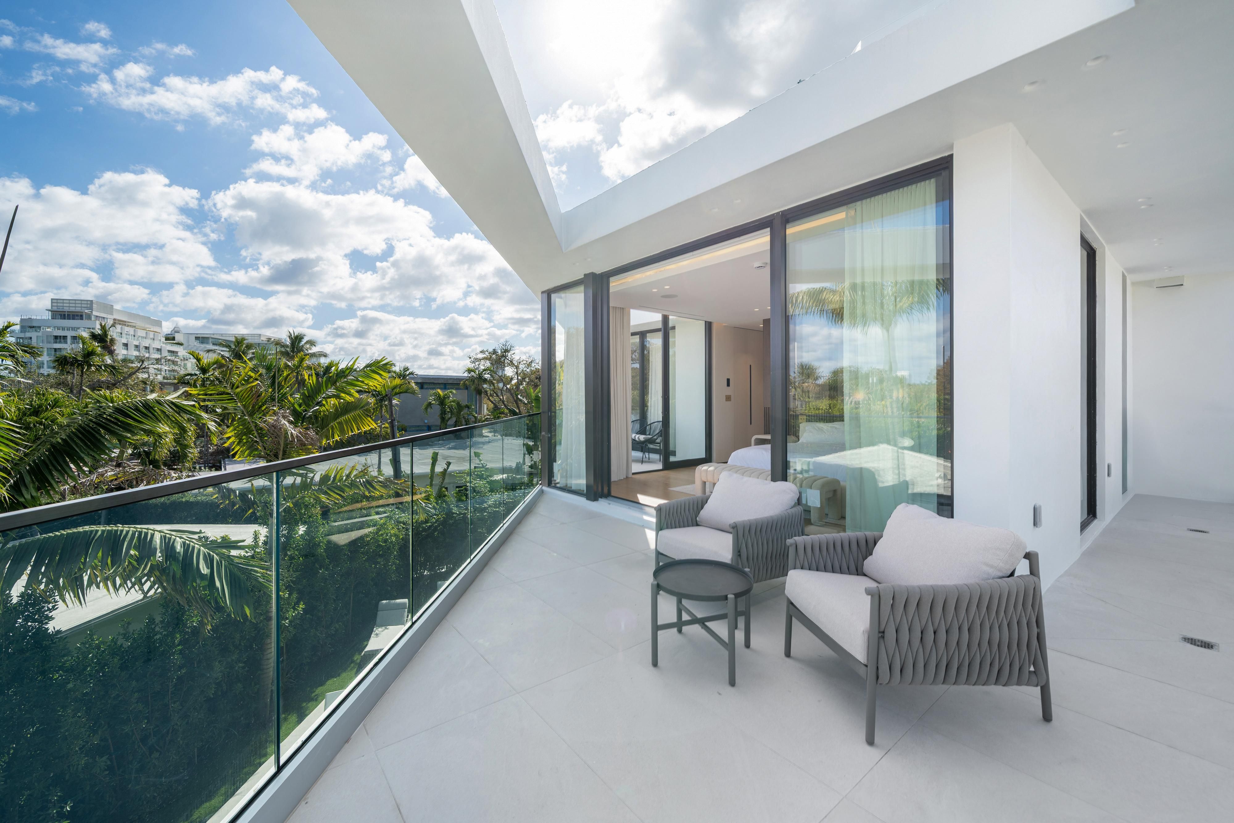 1045 W 47th Court Miami Beach FL 33140
