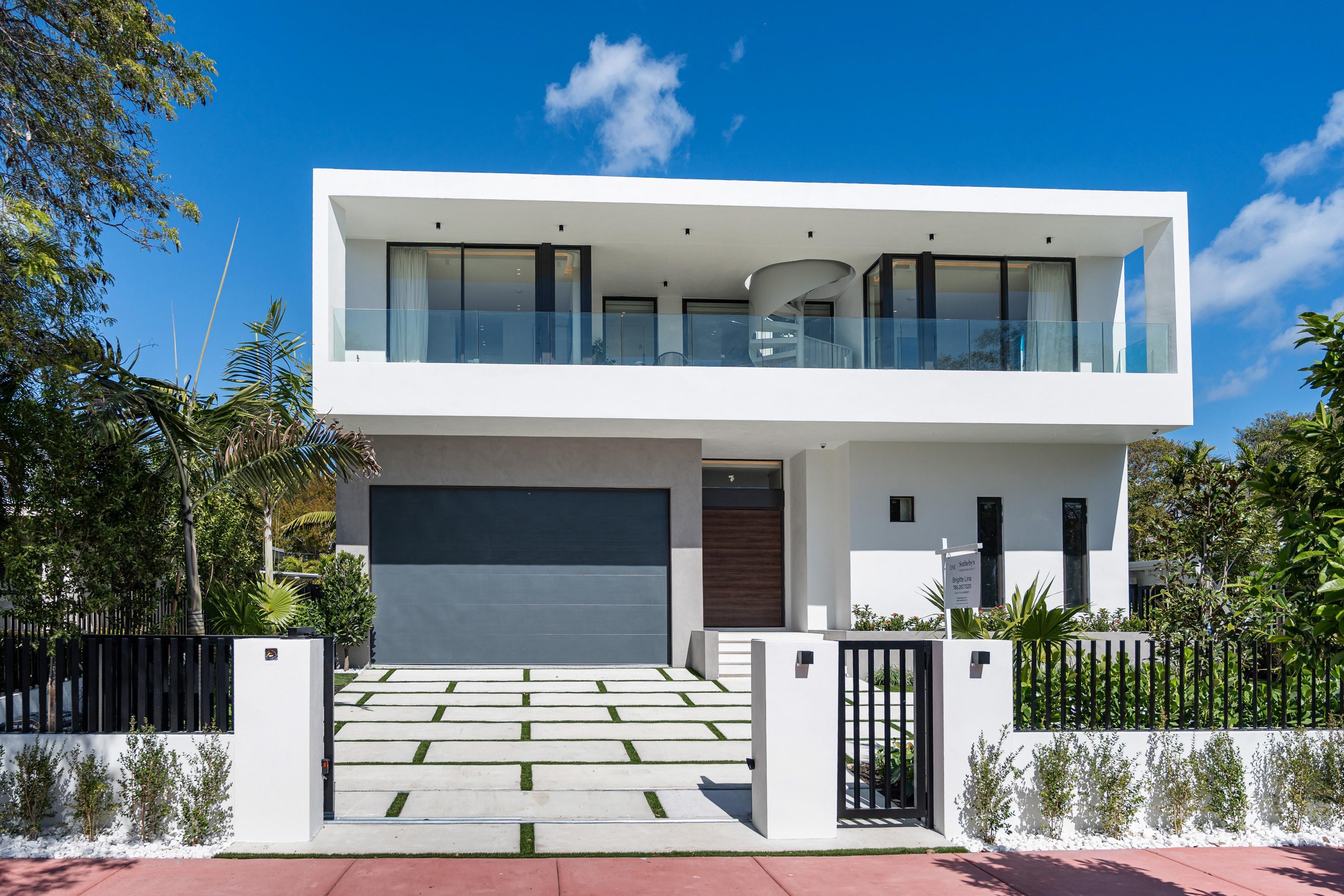 1045 W 47th Court Miami Beach FL 33140
