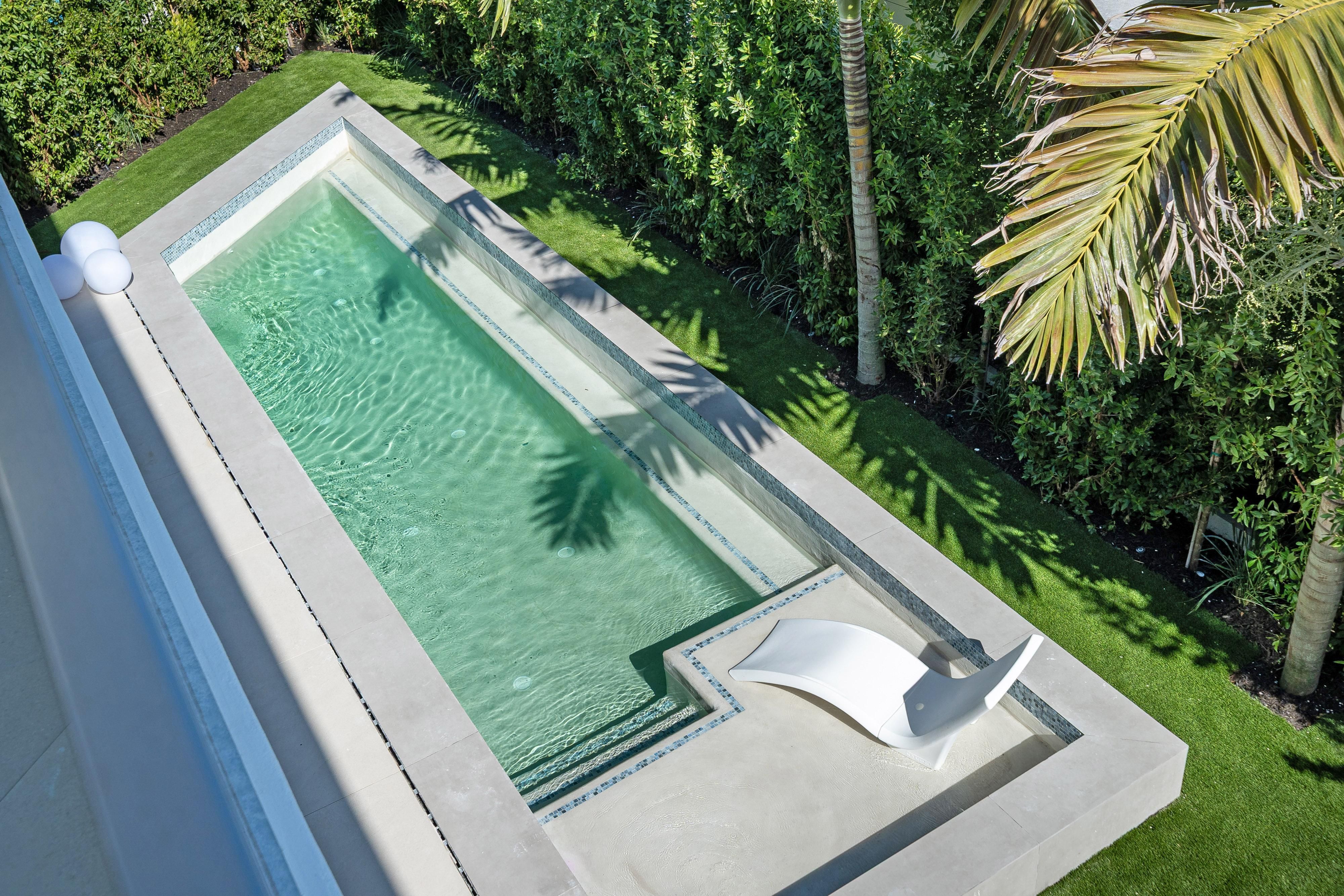 1045 W 47th Court Miami Beach FL 33140