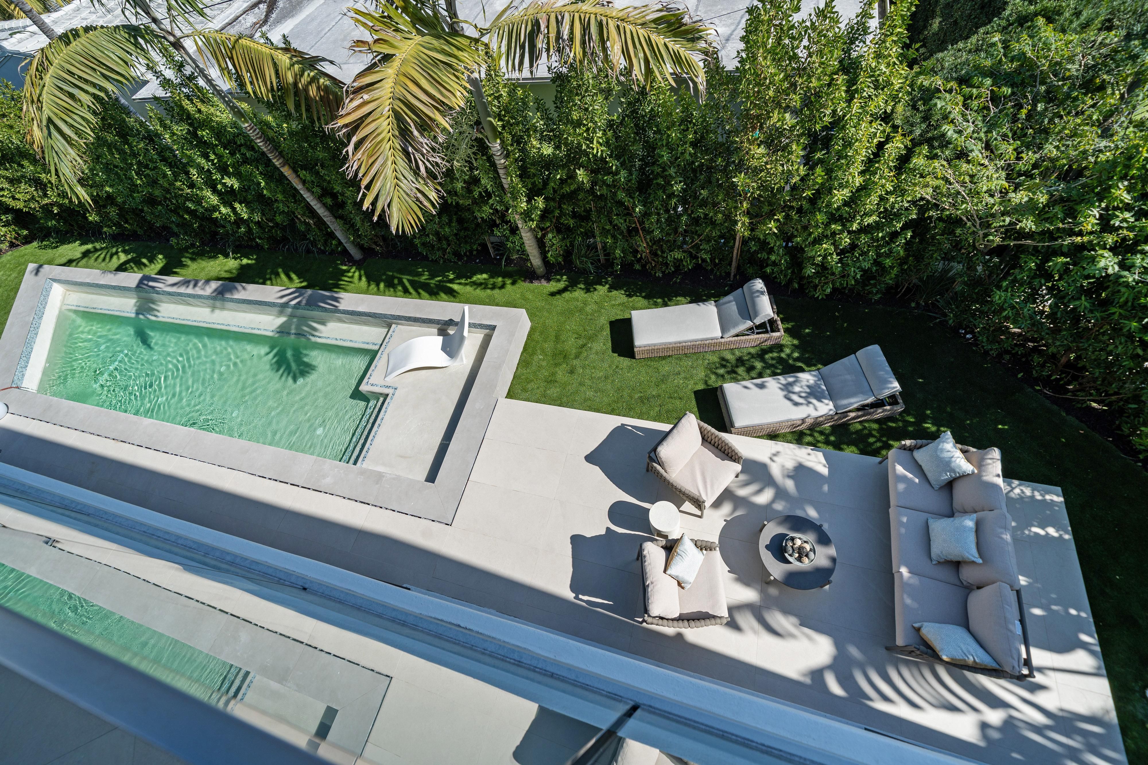 1045 W 47th Court Miami Beach FL 33140
