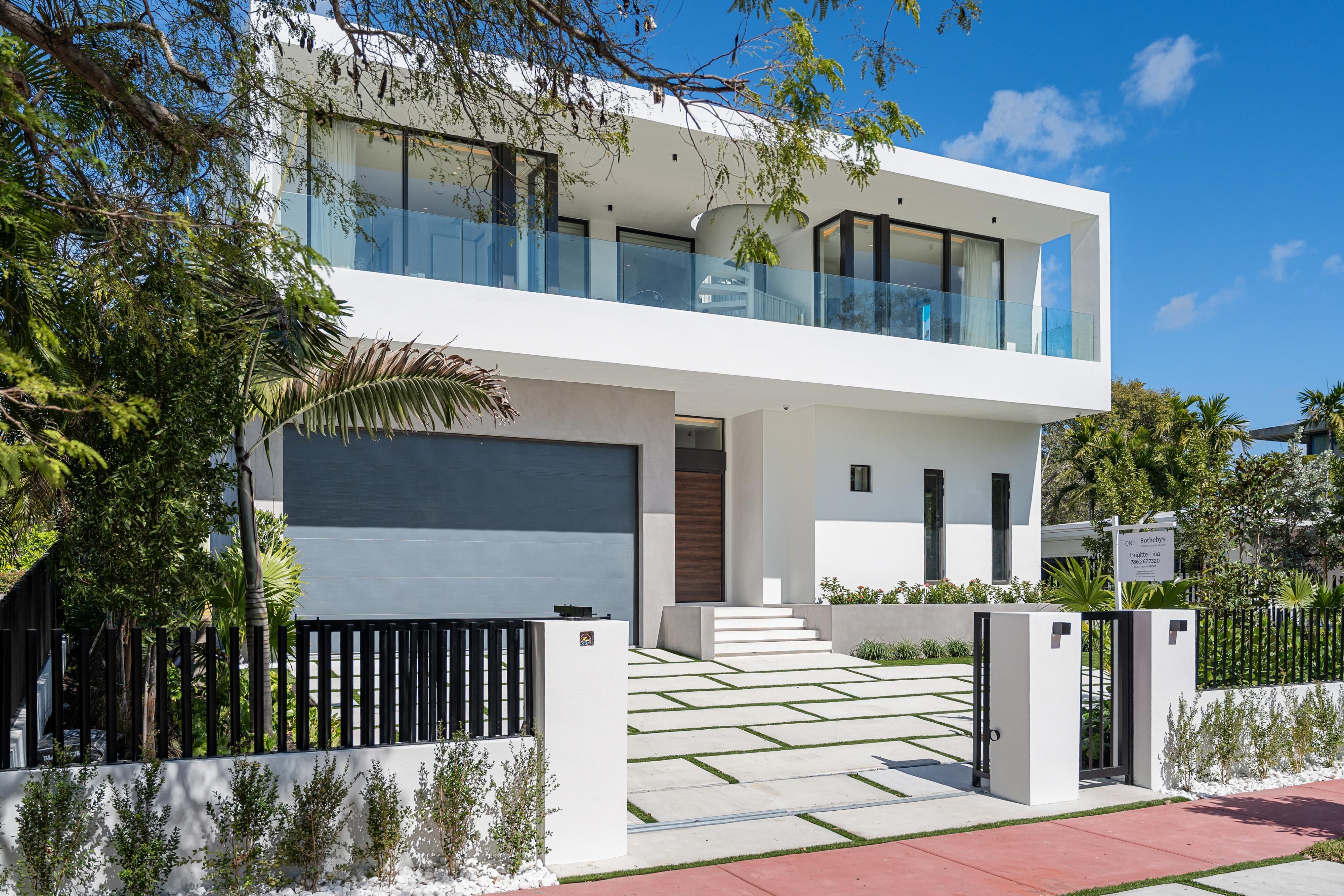 1045 W 47th Court Miami Beach FL 33140