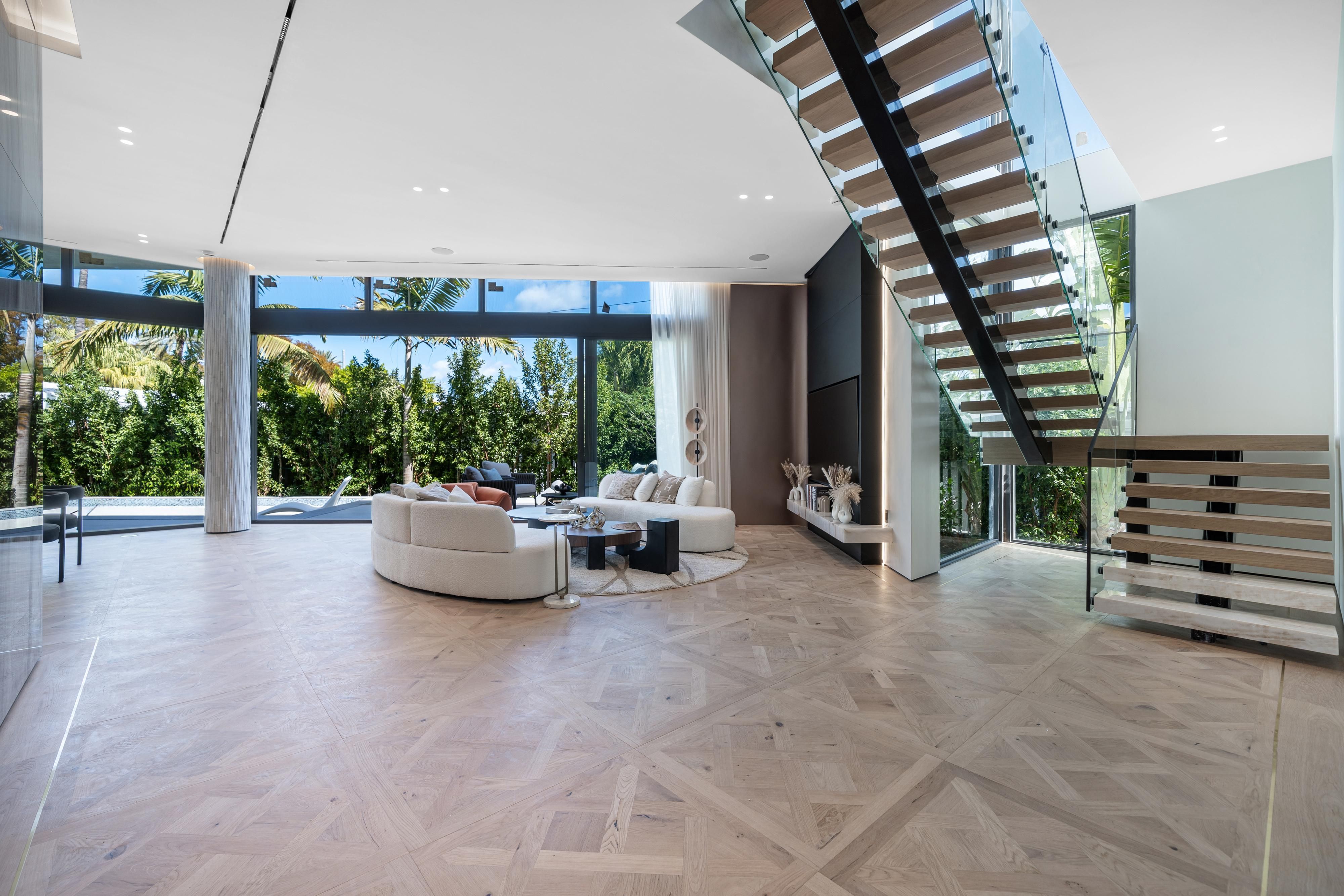 1045 W 47th Court Miami Beach FL 33140