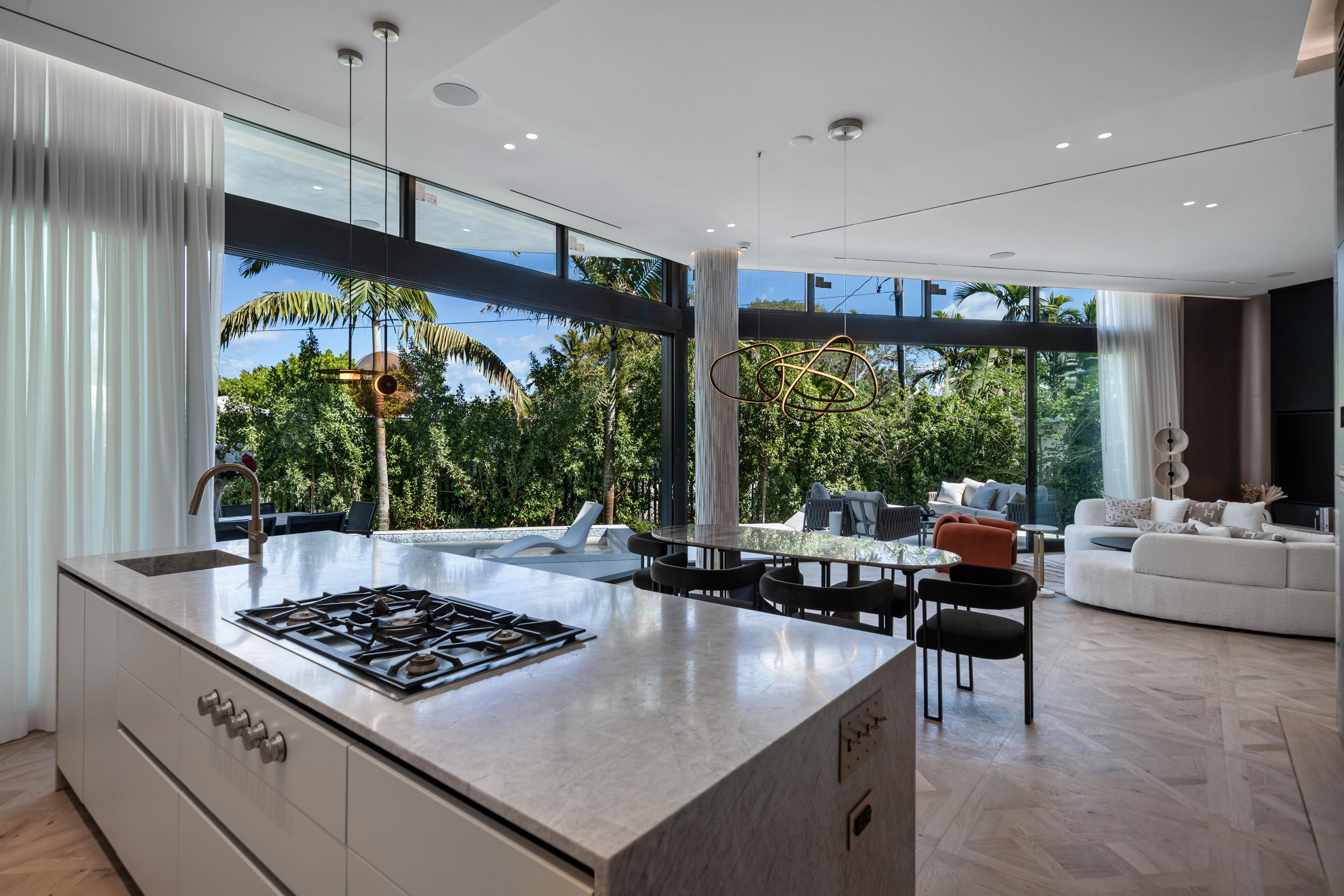1045 W 47th Court Miami Beach FL 33140