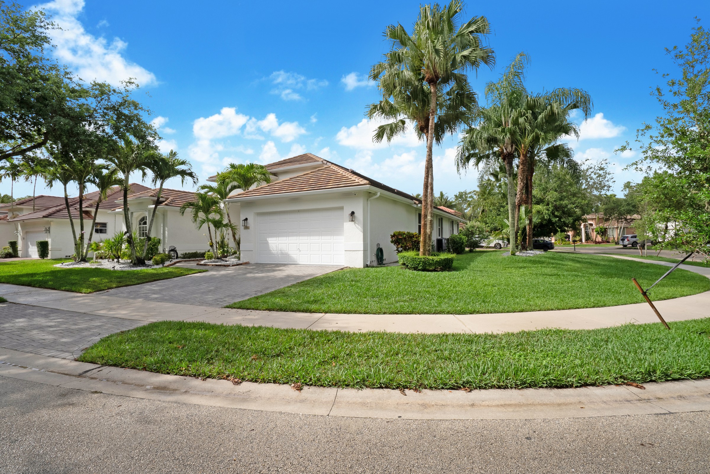 3085 Lakewood Circle Weston FL 33332