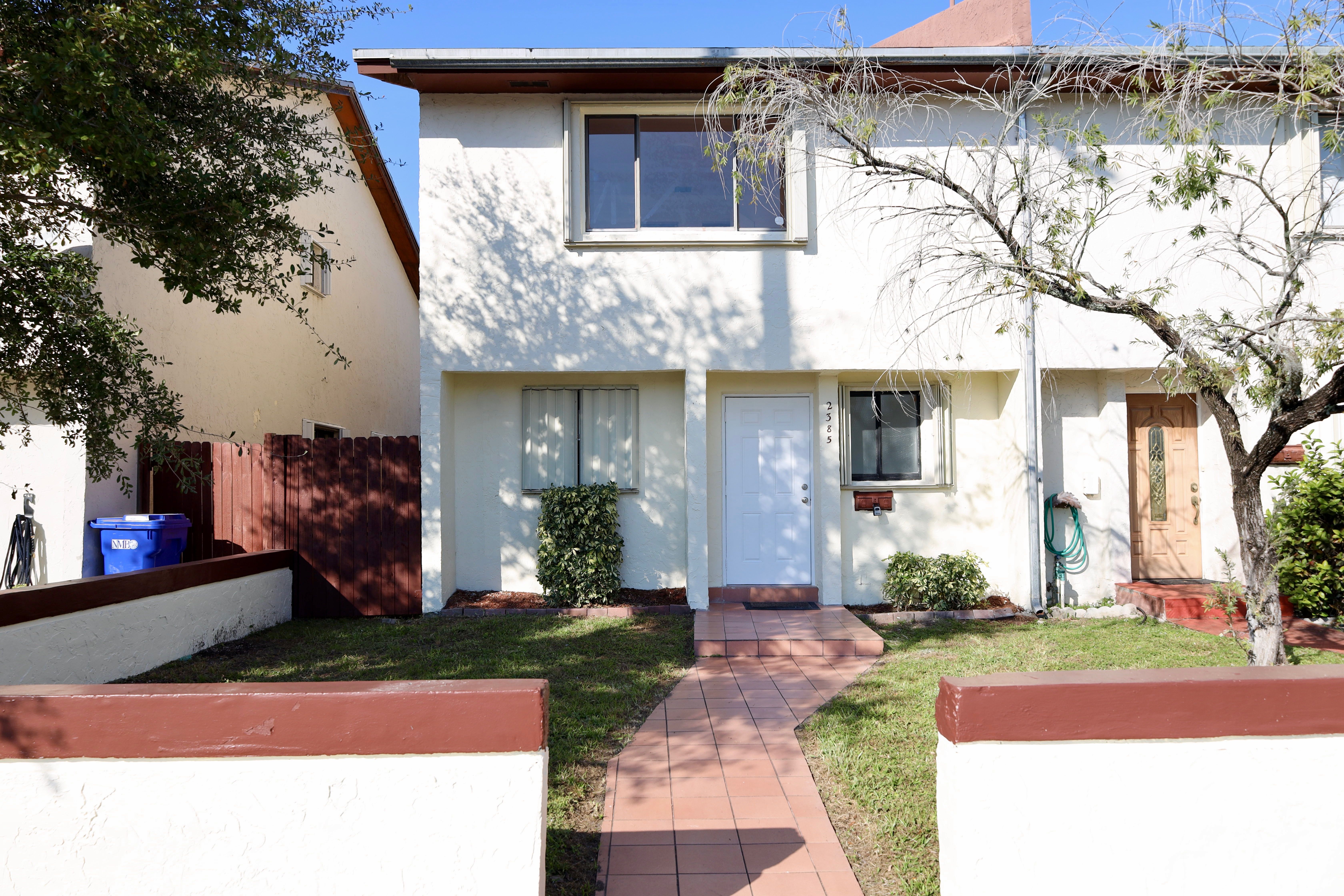 2385 NE 171st Street North Miami Beach FL 33160