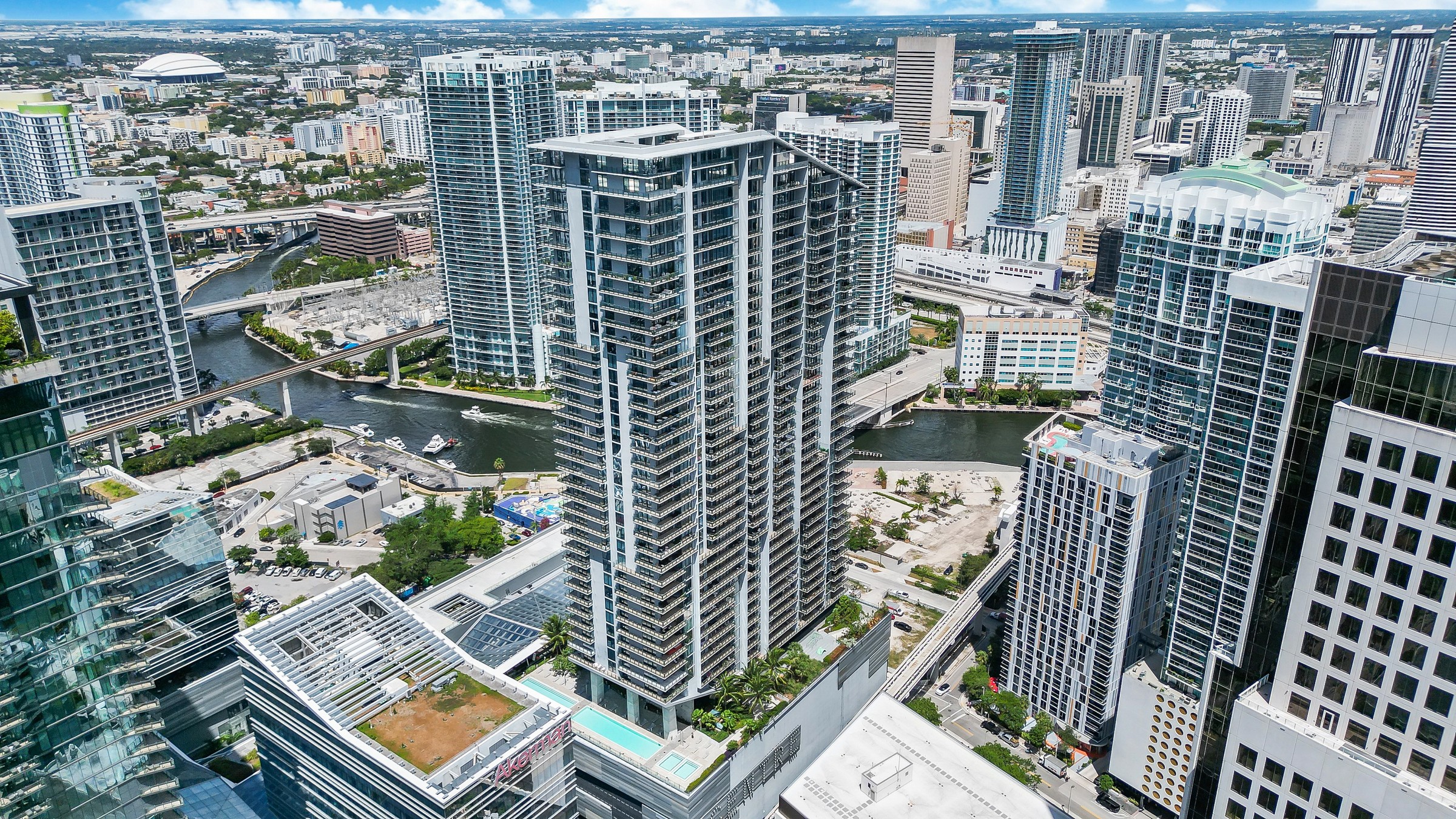 68 SE 6th Street Miami FL 33131