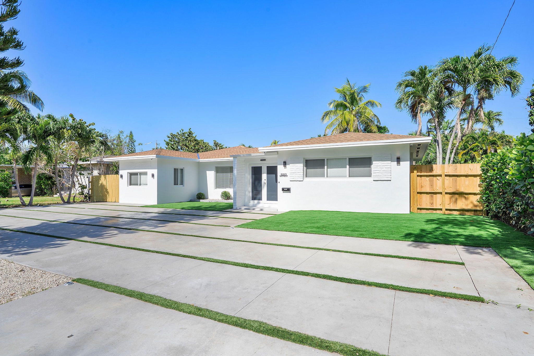 10801 Peachtree Drive Miami FL 33161