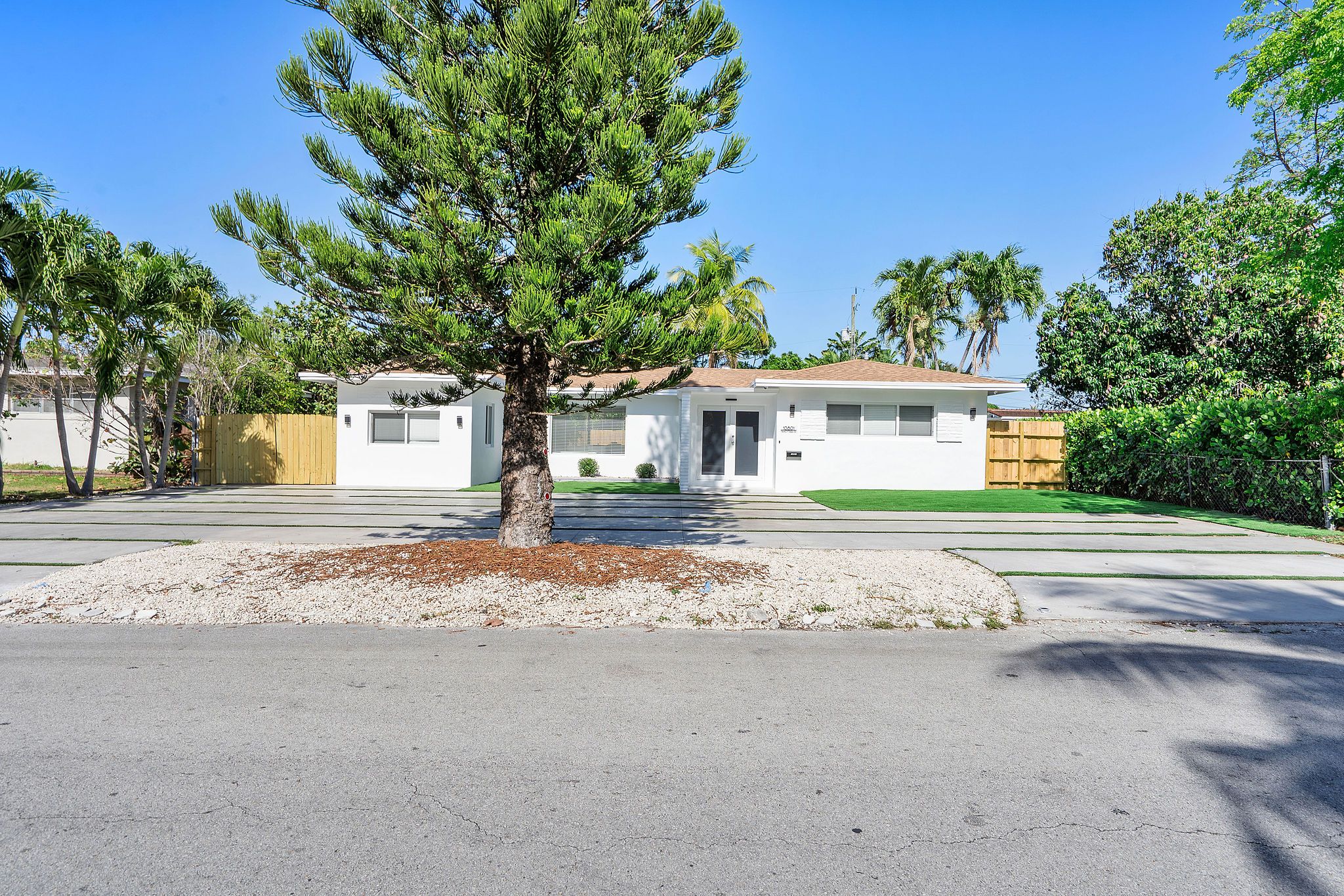 10801 Peachtree Drive Miami FL 33161