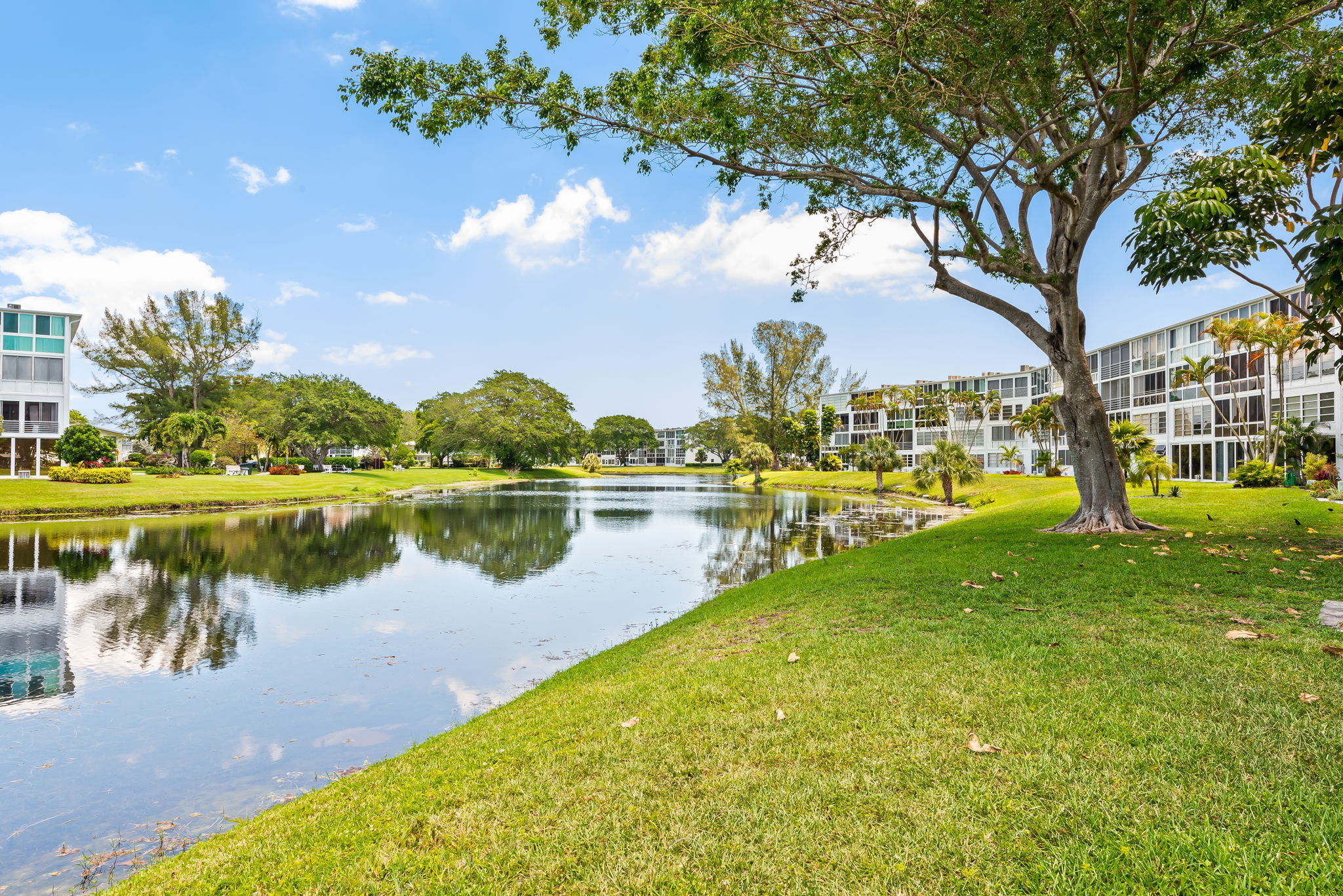 2130 Cambridge F Deerfield Beach FL 33442