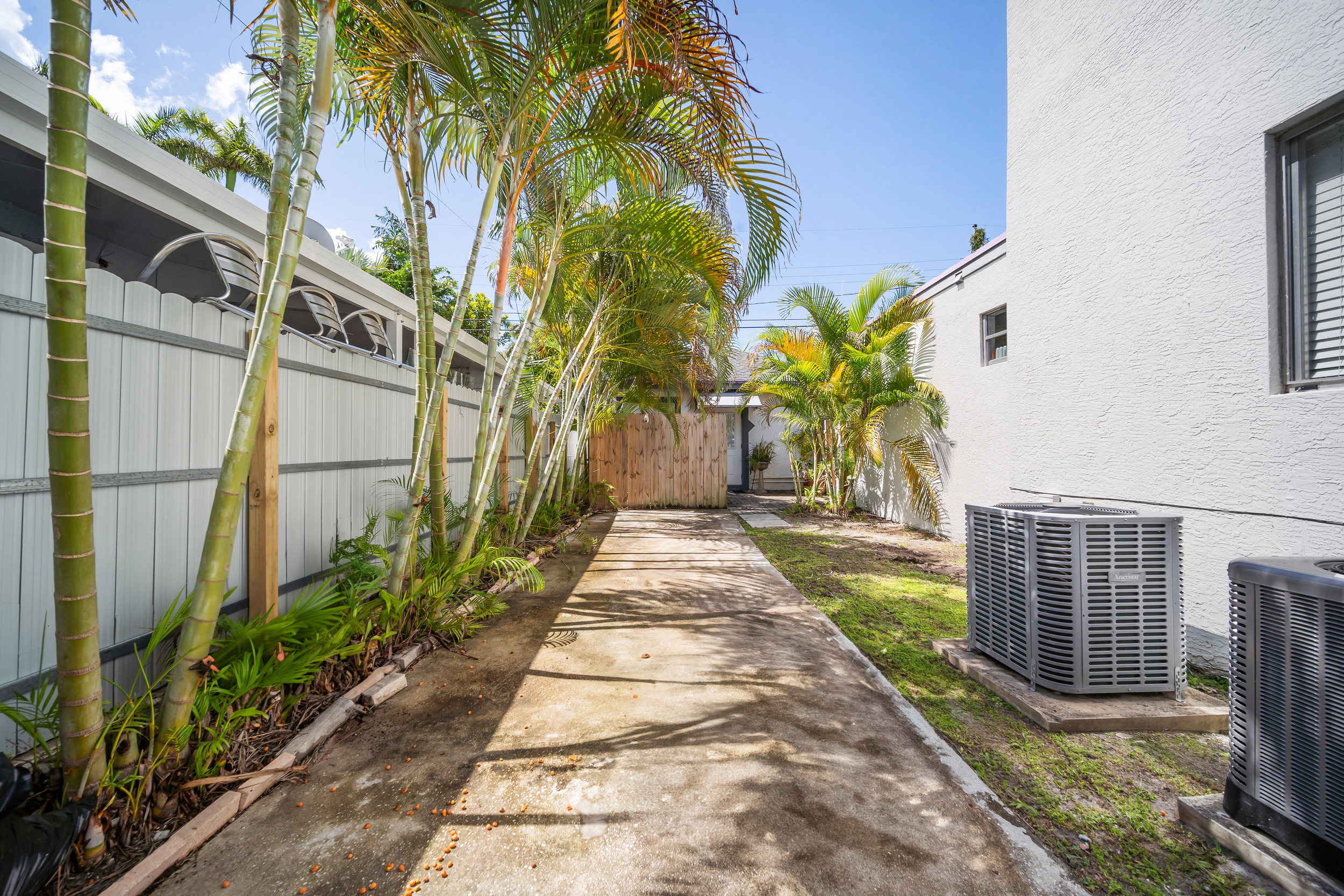 1520 SW 11th Terrace Miami FL 33135