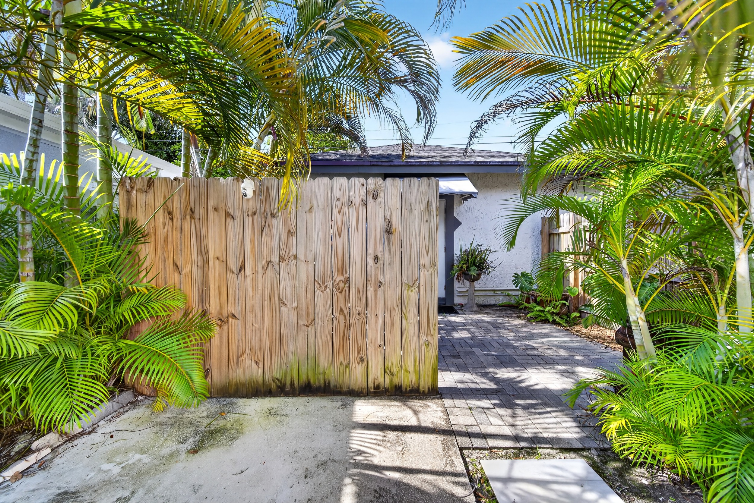 1520 SW 11th Terrace Miami FL 33135