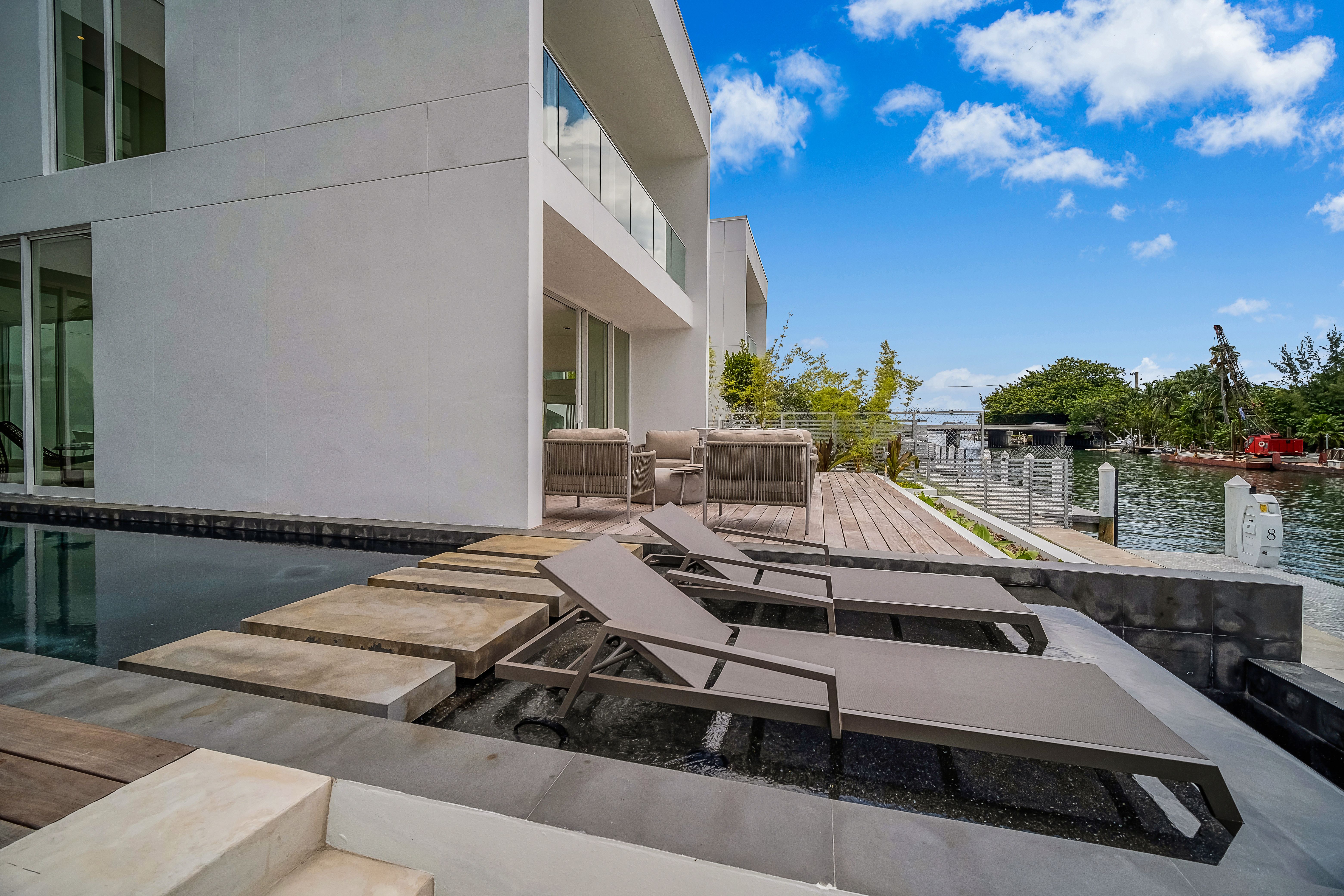 1011 W 48th Street Miami Beach FL 33140