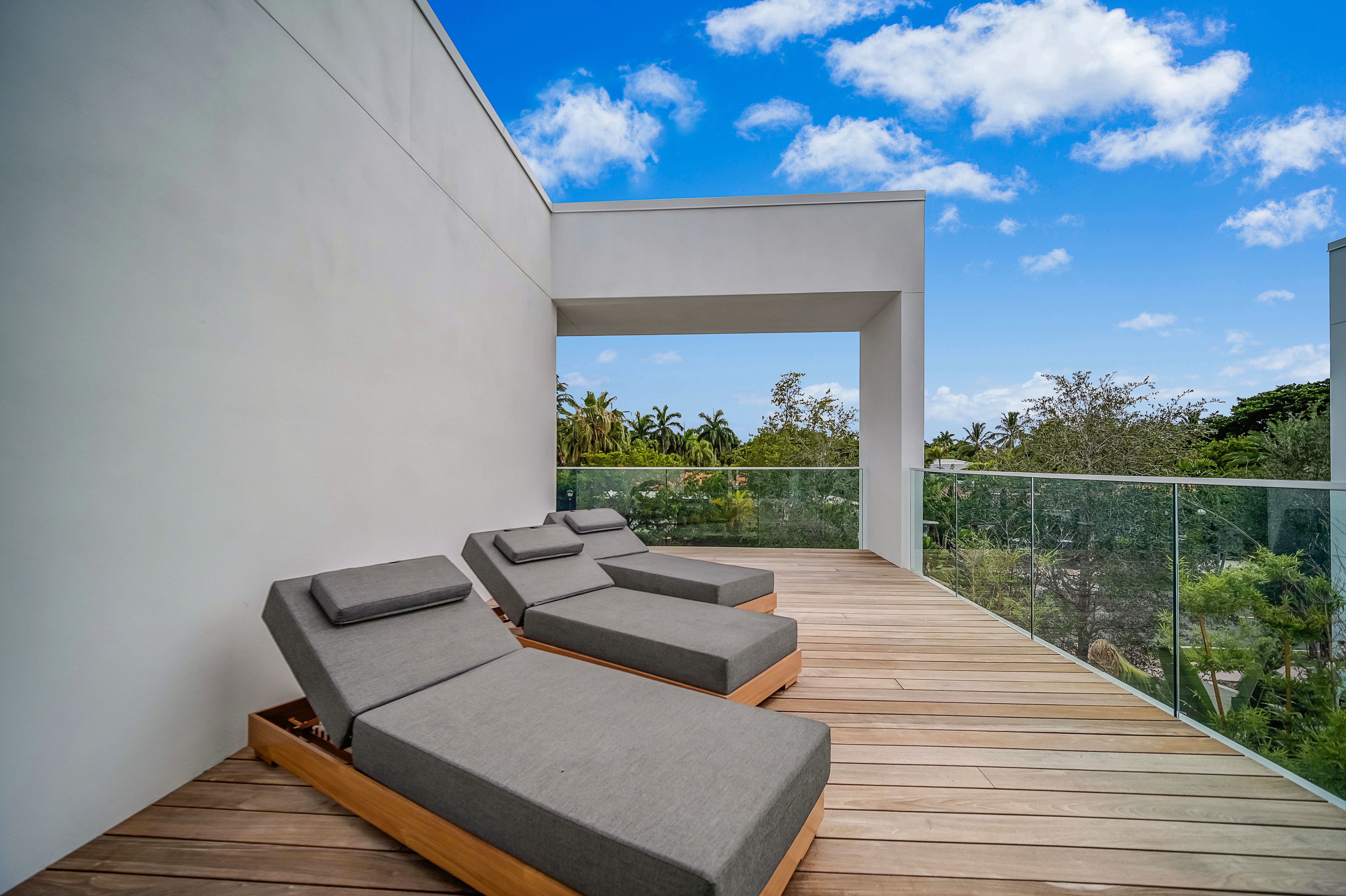 1011 W 48th Street Miami Beach FL 33140