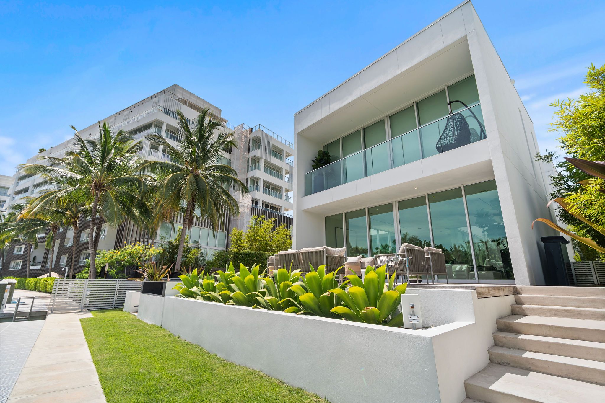 1011 W 48th Street Miami Beach FL 33140
