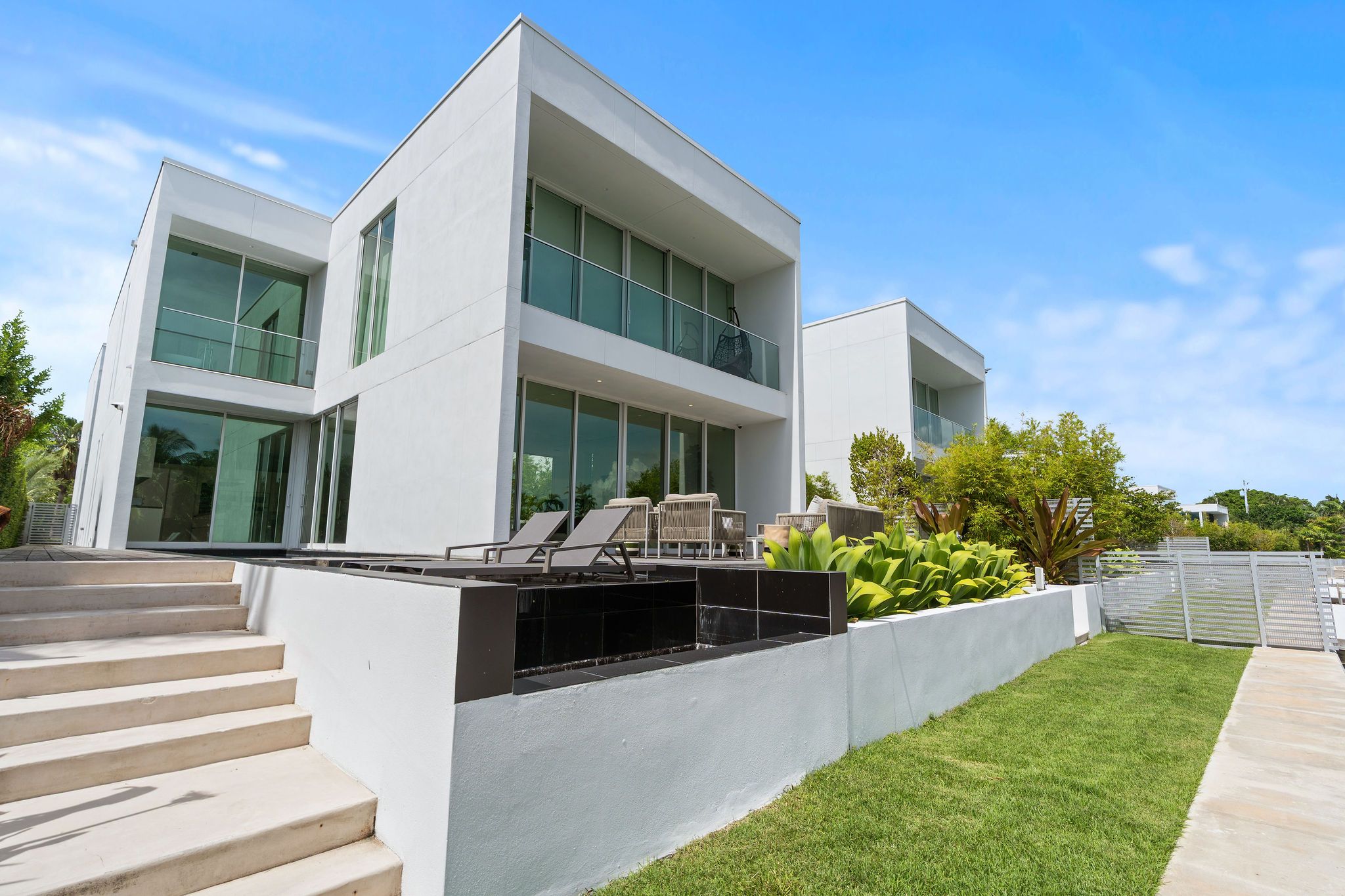 1011 W 48th Street Miami Beach FL 33140