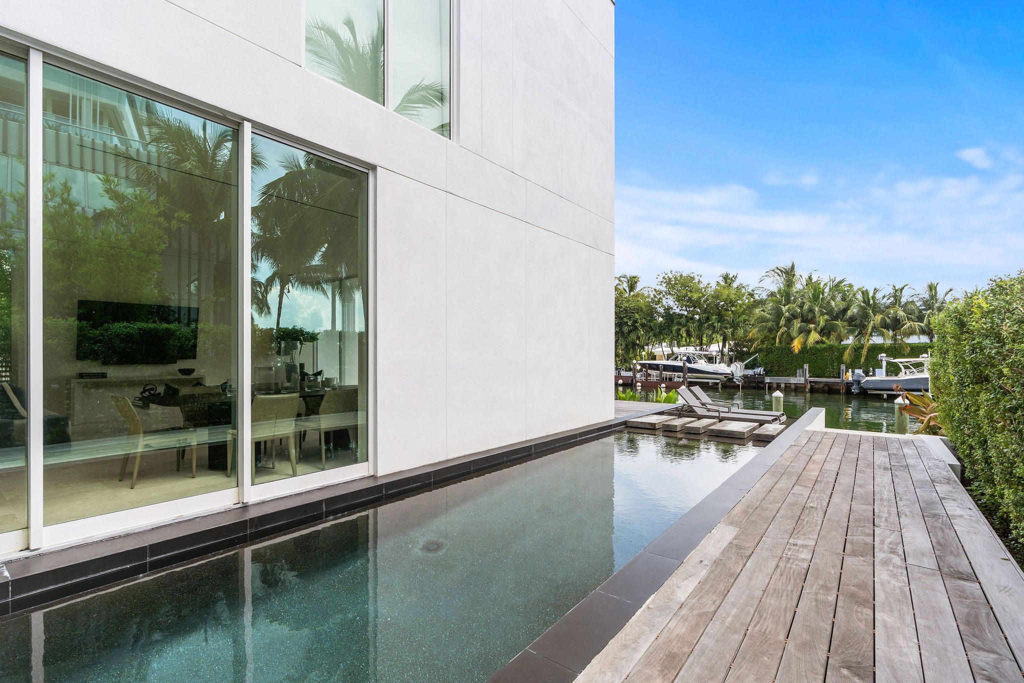 1011 W 48th Street Miami Beach FL 33140