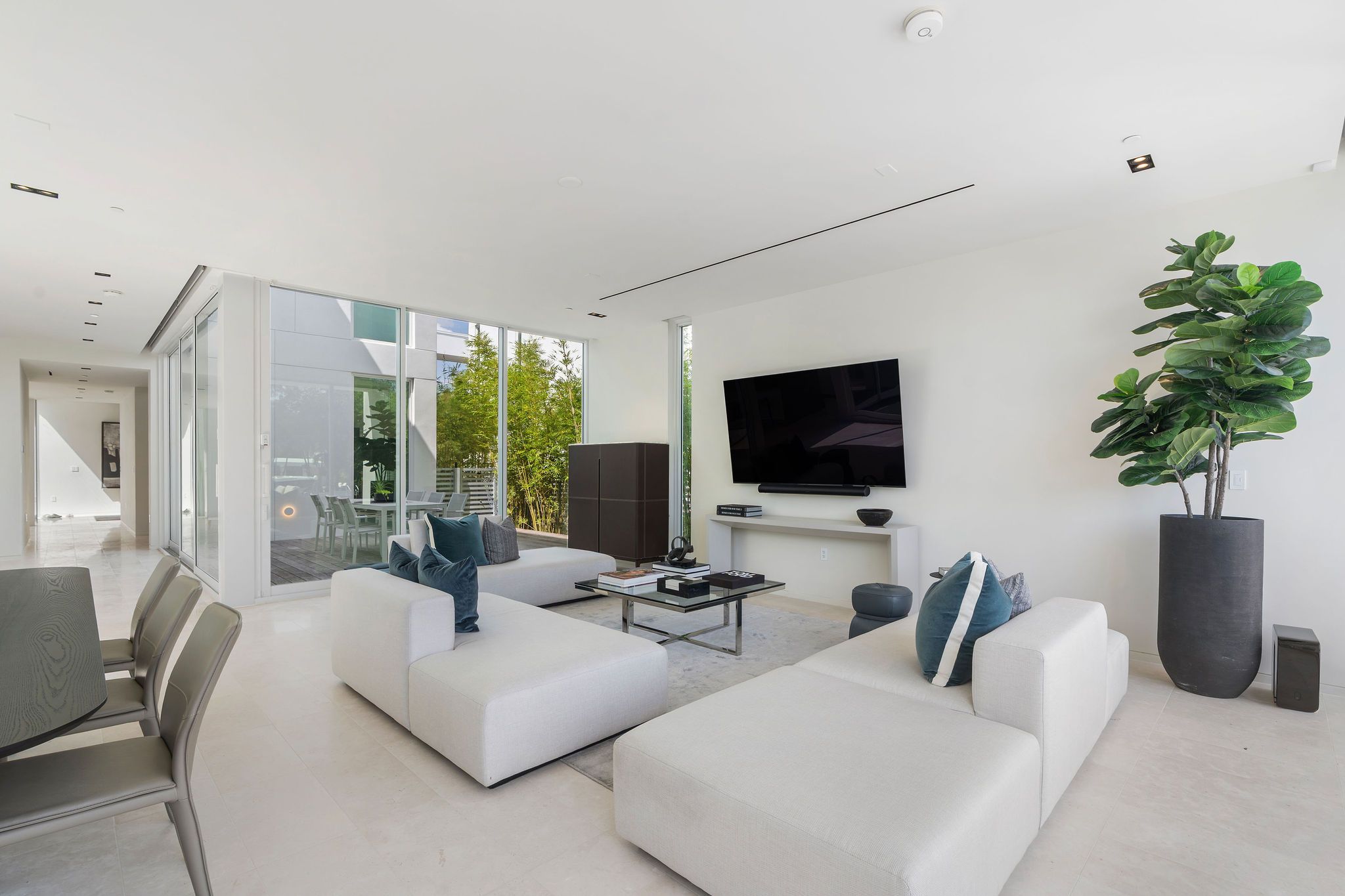 1011 W 48th Street Miami Beach FL 33140