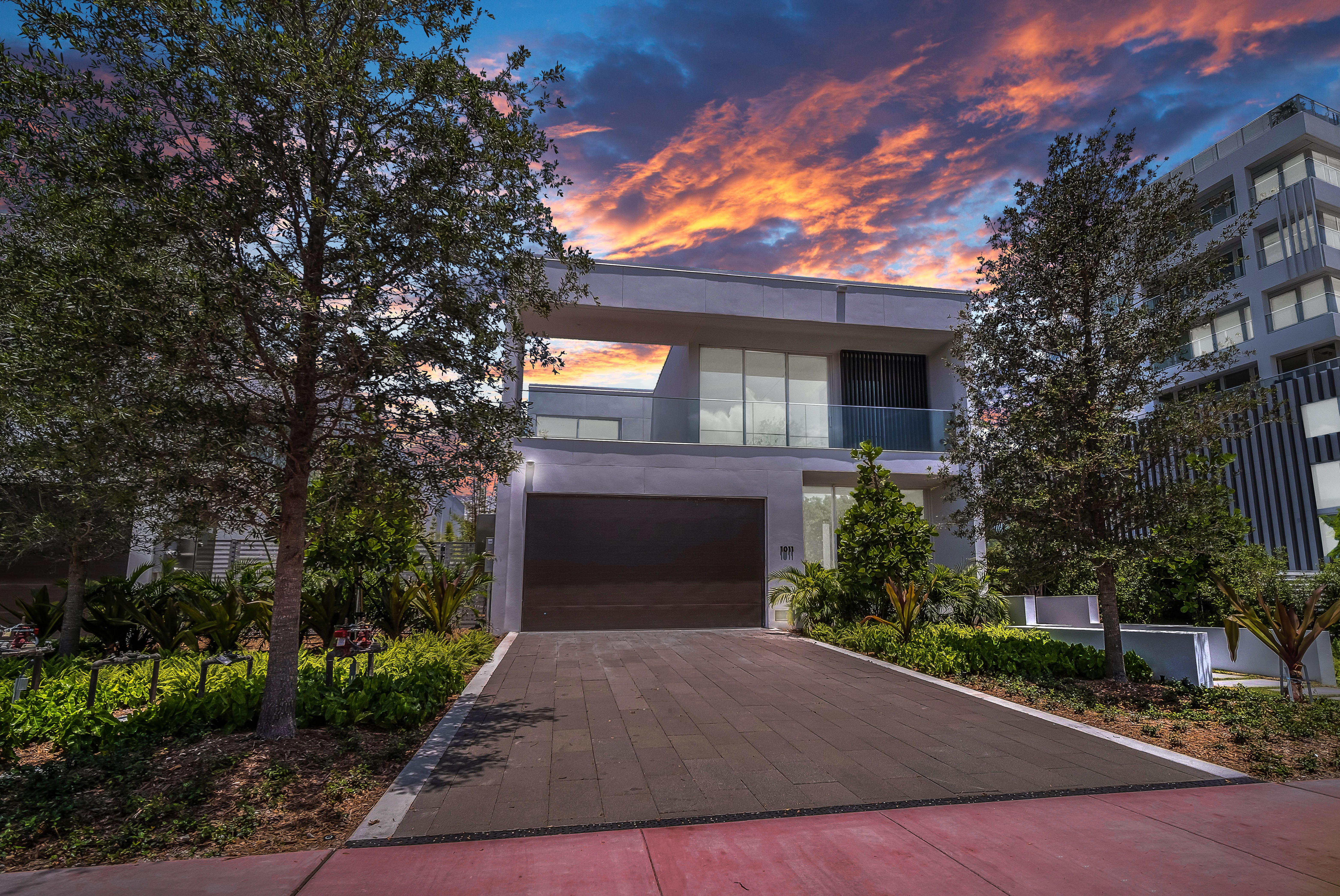1011 W 48th Street Miami Beach FL 33140