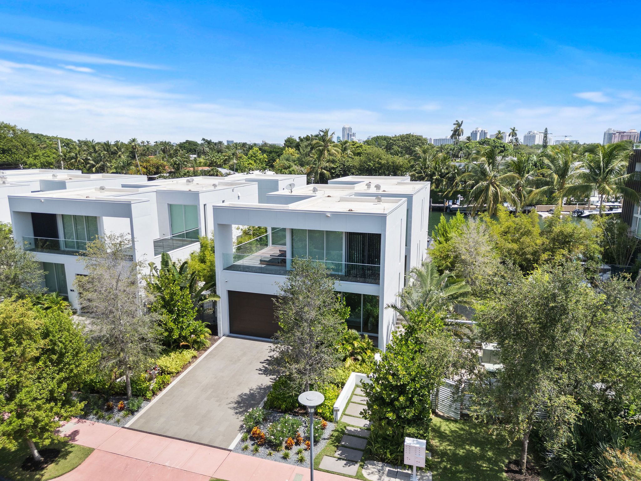 1011 W 48th Street Miami Beach FL 33140