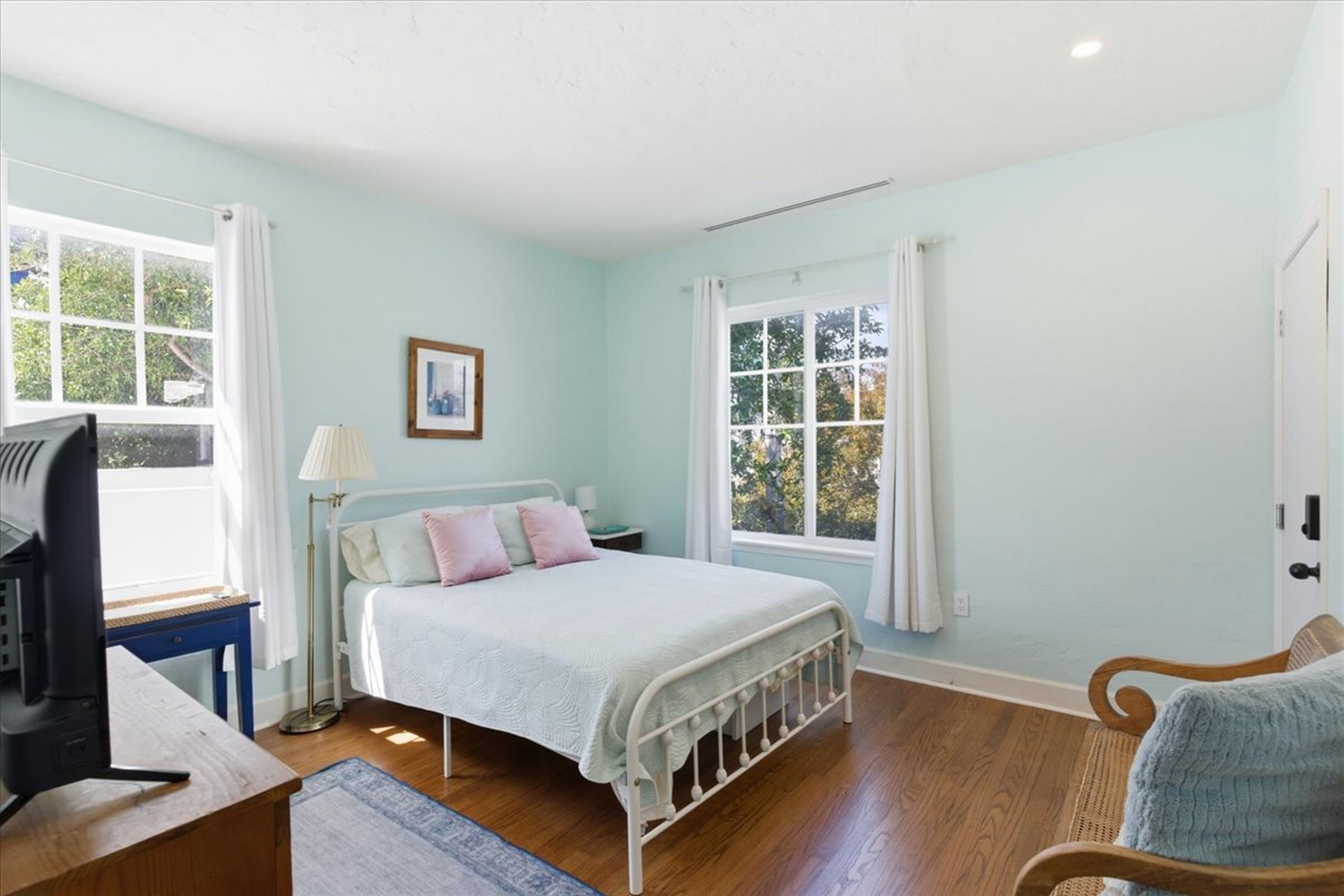 2463 Pine Tree Drive Miami Beach FL 33140