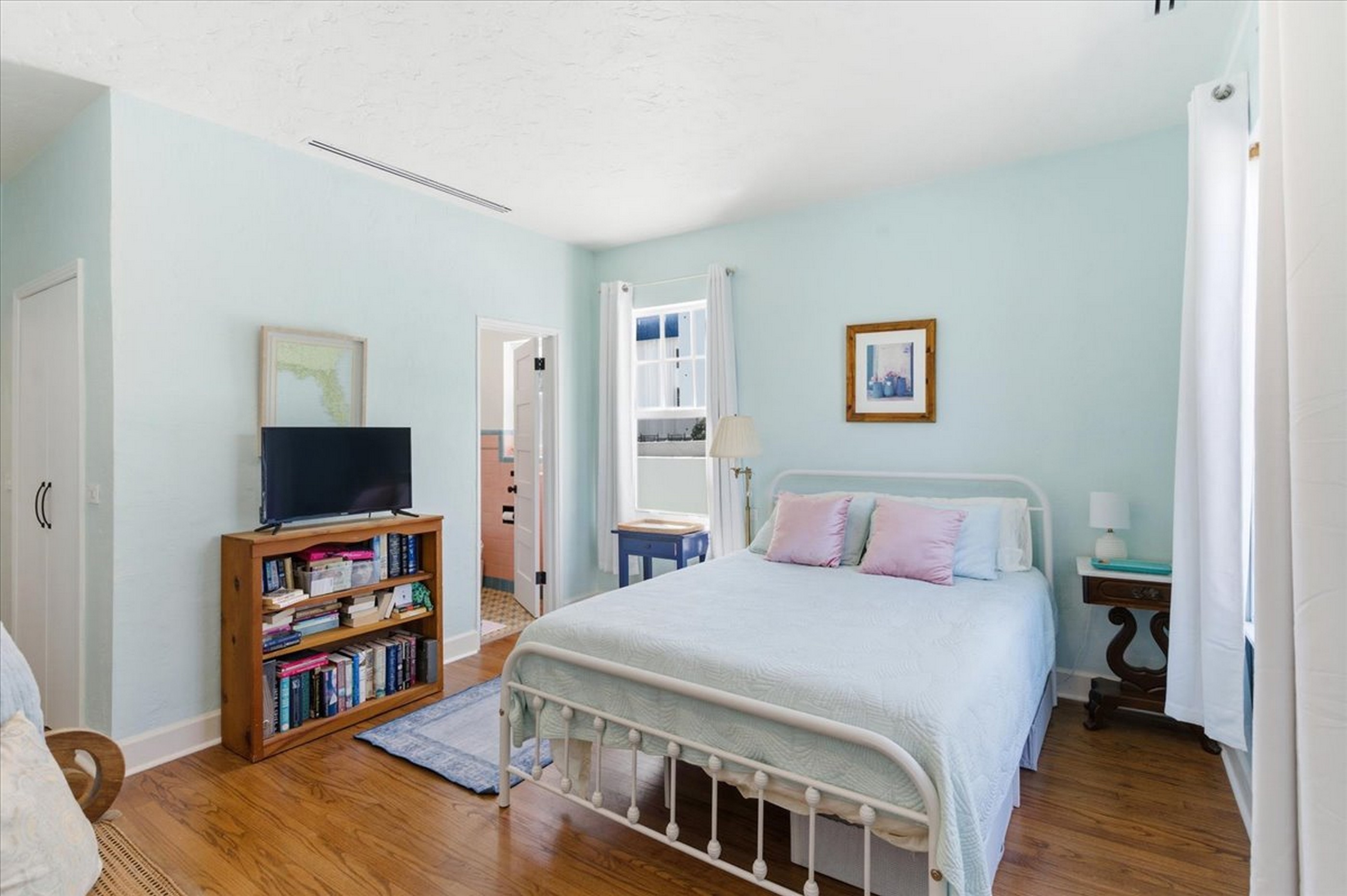 2463 Pine Tree Drive Miami Beach FL 33140