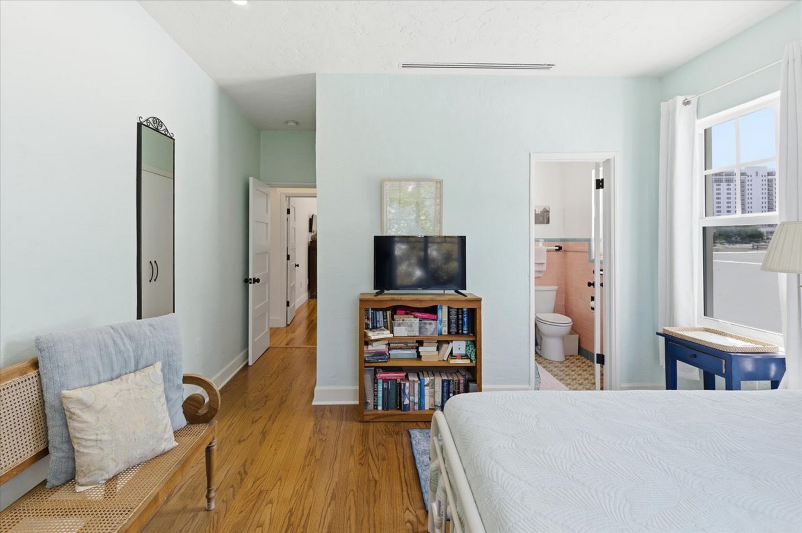 2463 Pine Tree Drive Miami Beach FL 33140