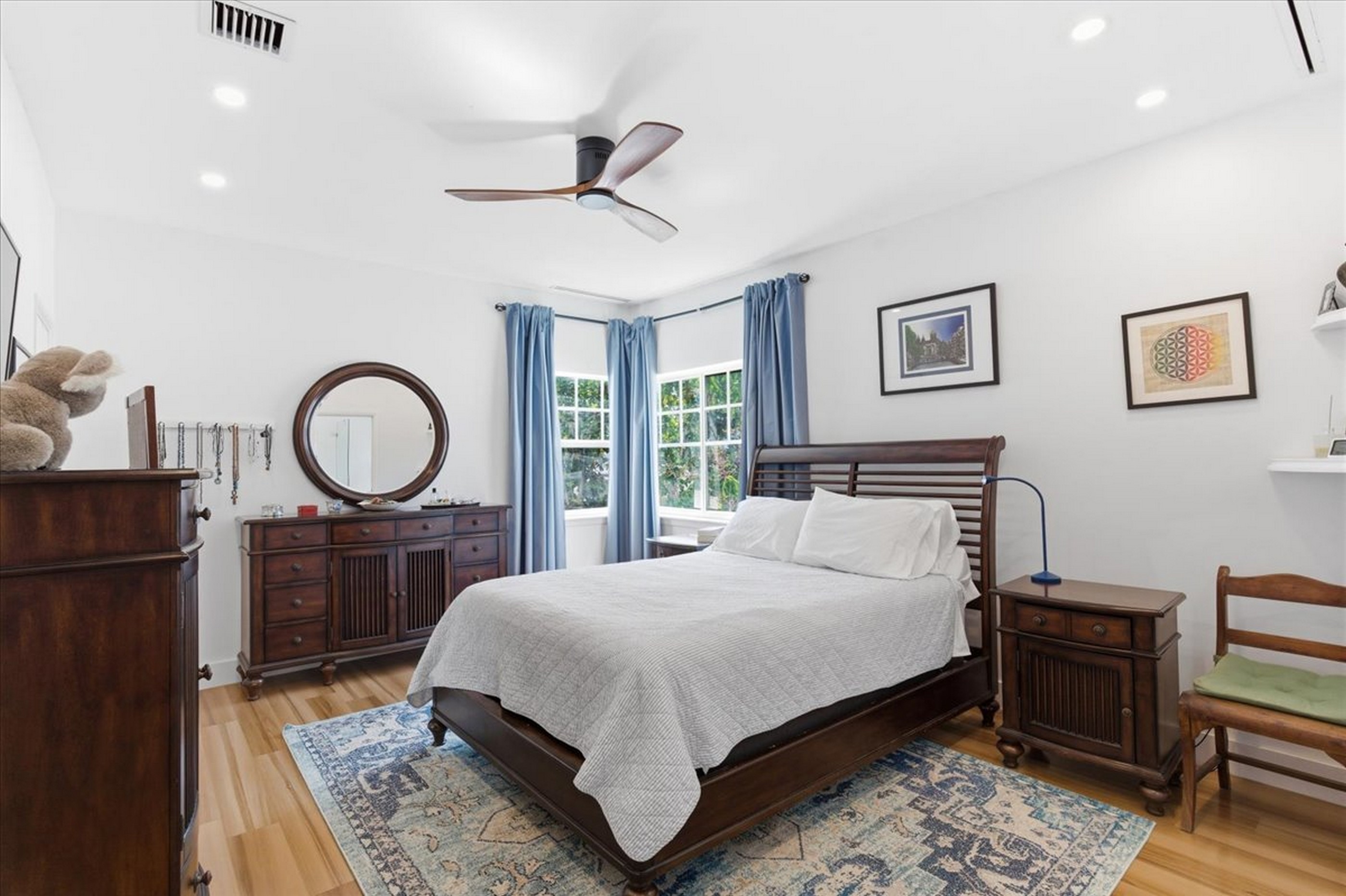 2463 Pine Tree Drive Miami Beach FL 33140