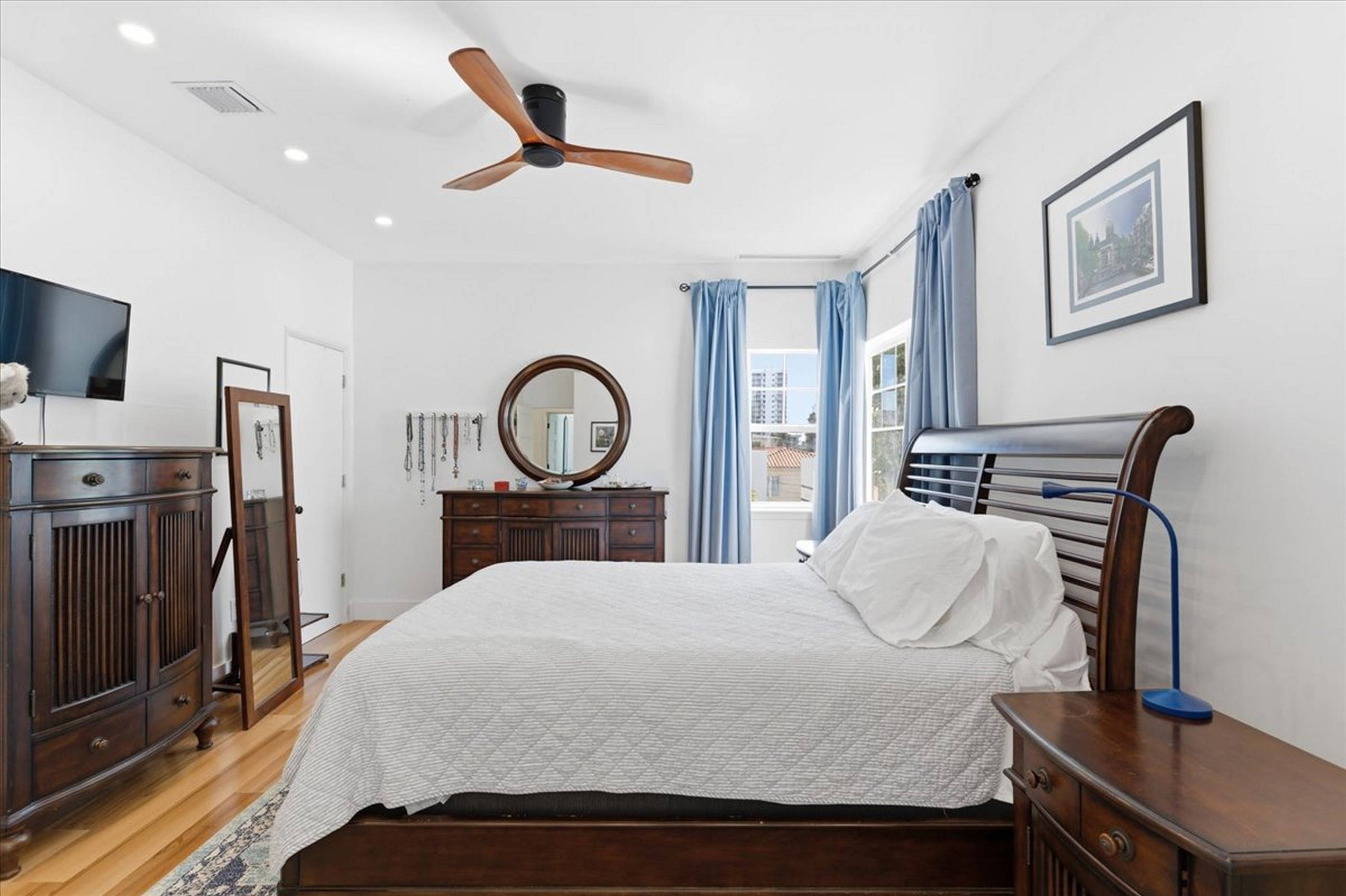 2463 Pine Tree Drive Miami Beach FL 33140