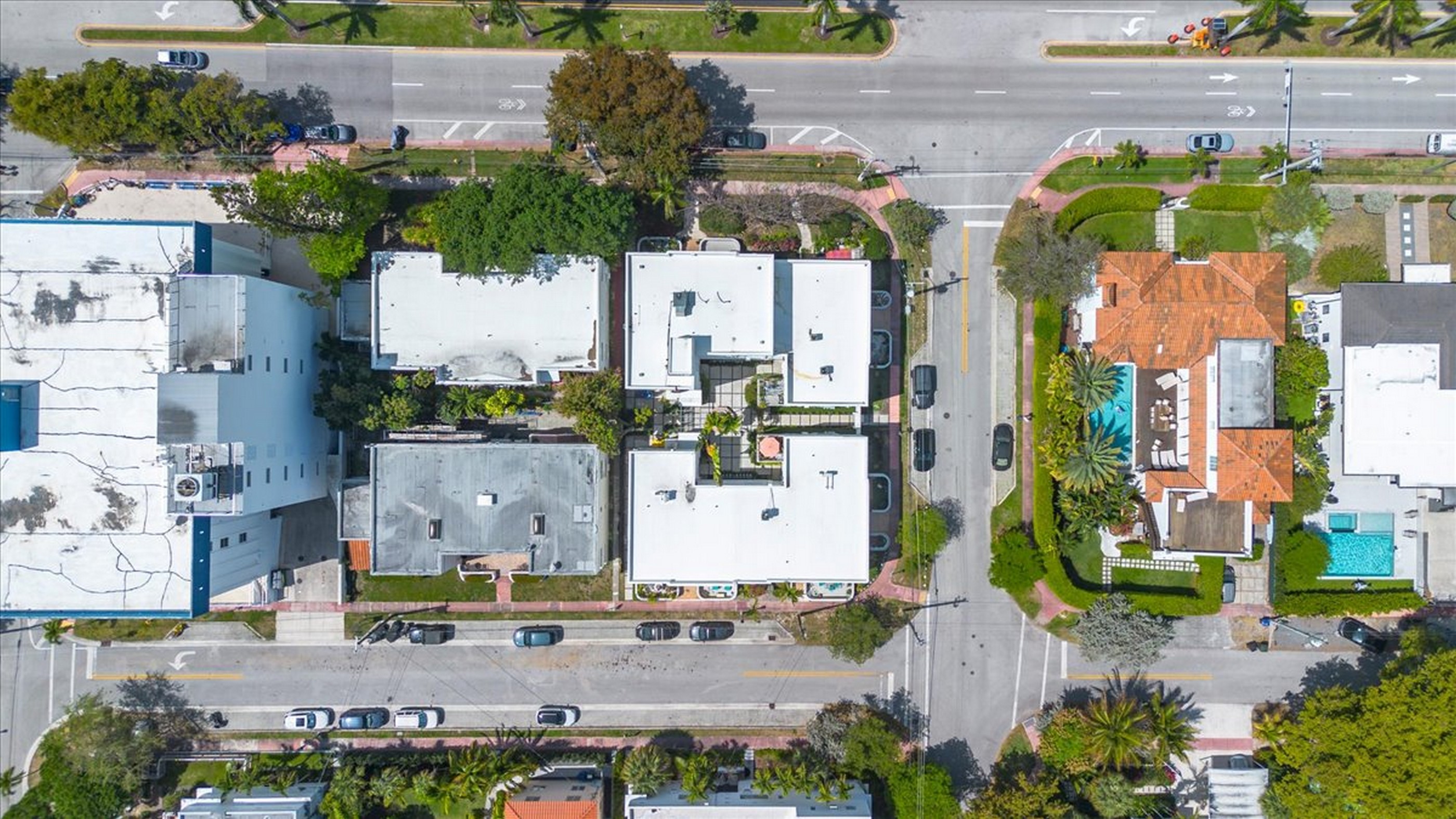 2463 Pine Tree Drive Miami Beach FL 33140