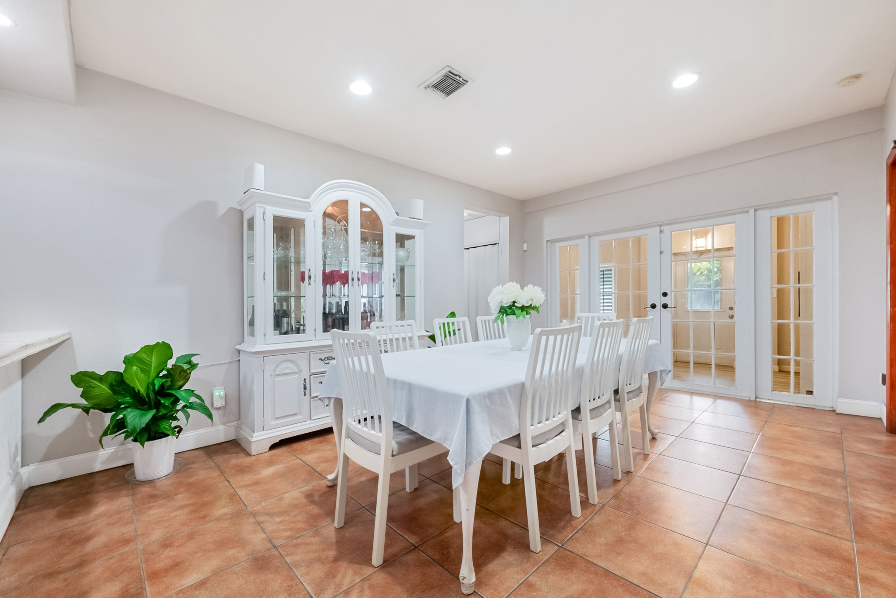 6350 NW 39th Terrace Virginia Gardens FL 33166