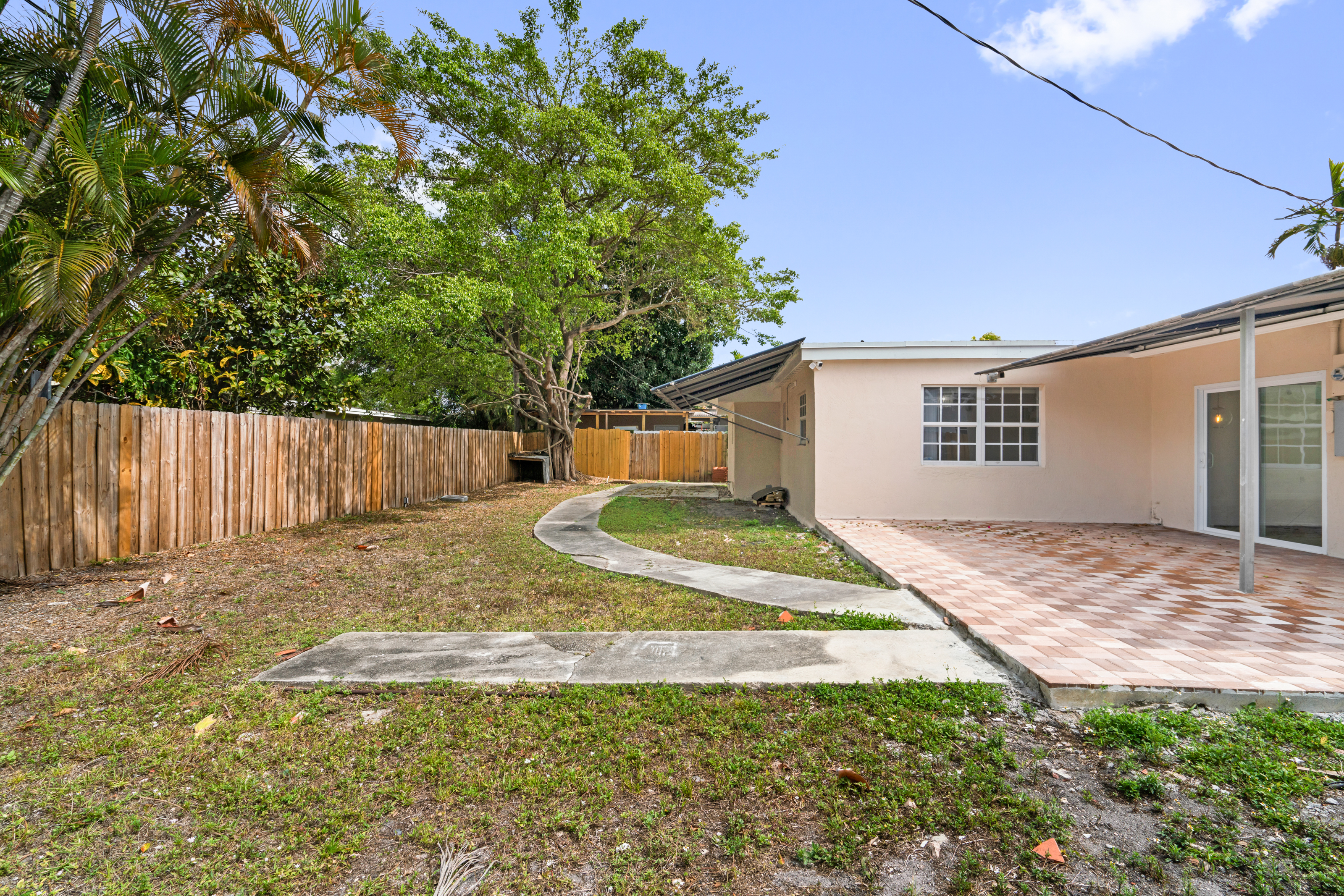 1381 W 63rd Street Hialeah FL 33012