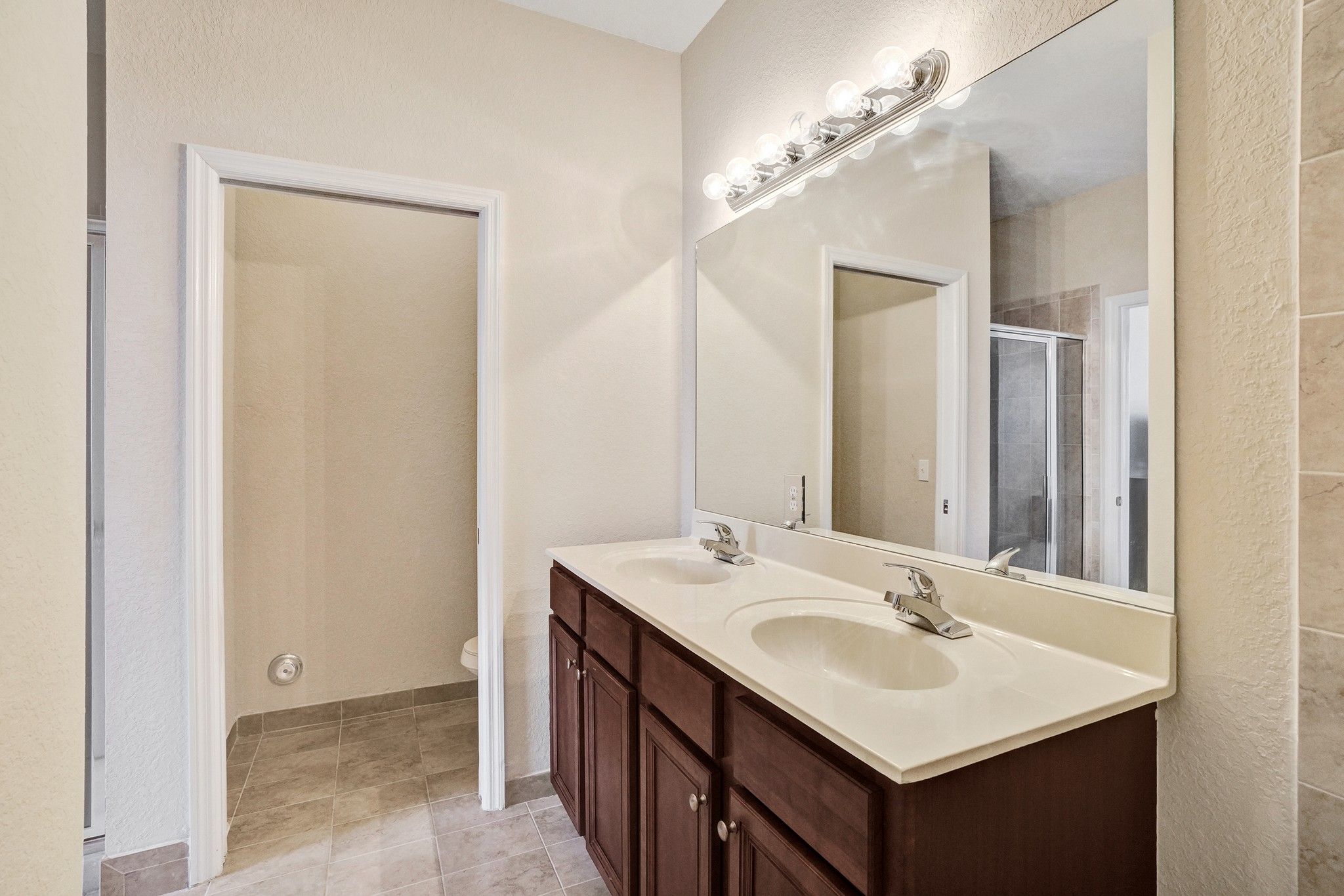 1042 NE 207th Terrace Miami FL 33179