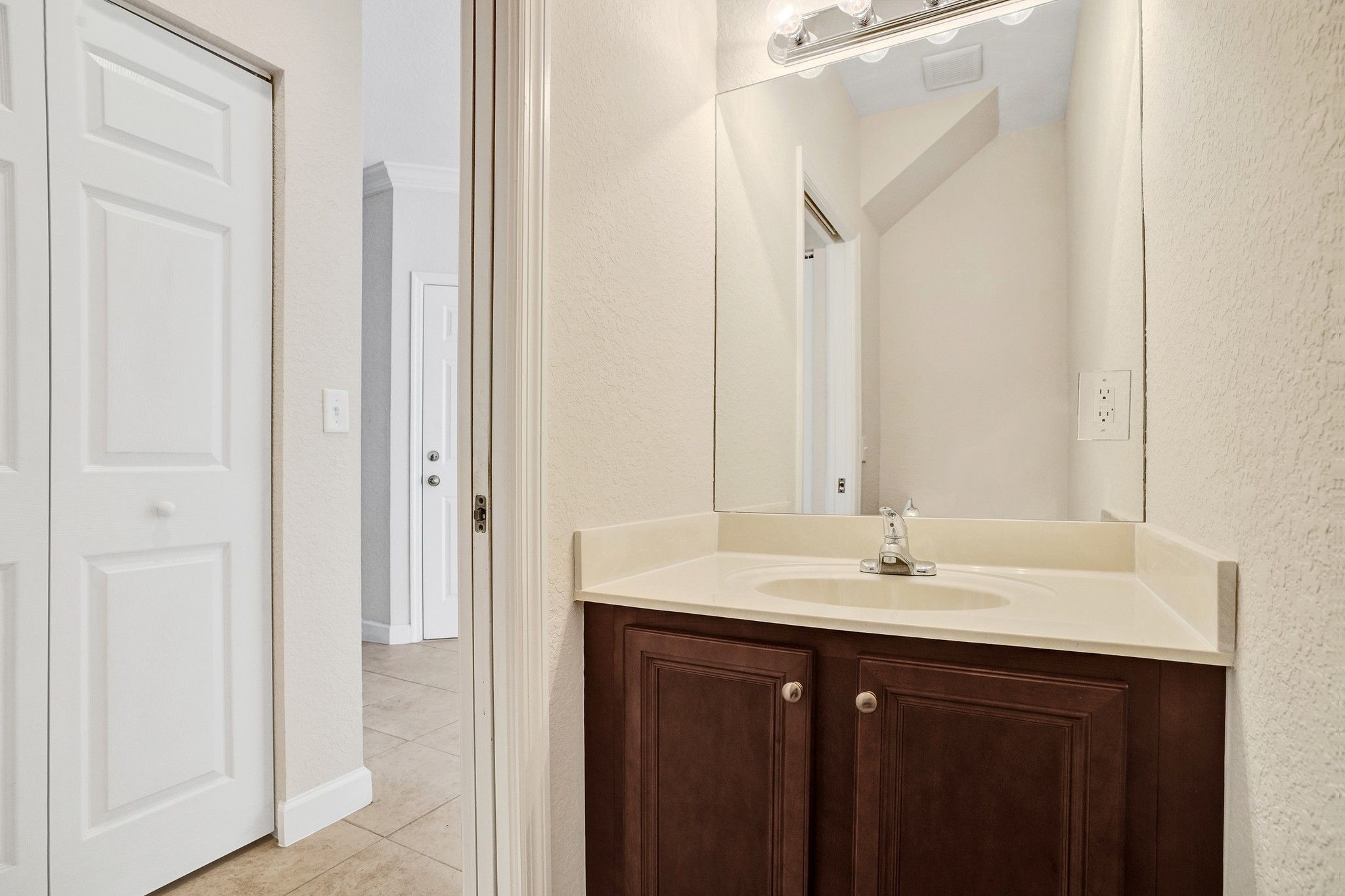 1042 NE 207th Terrace Miami FL 33179