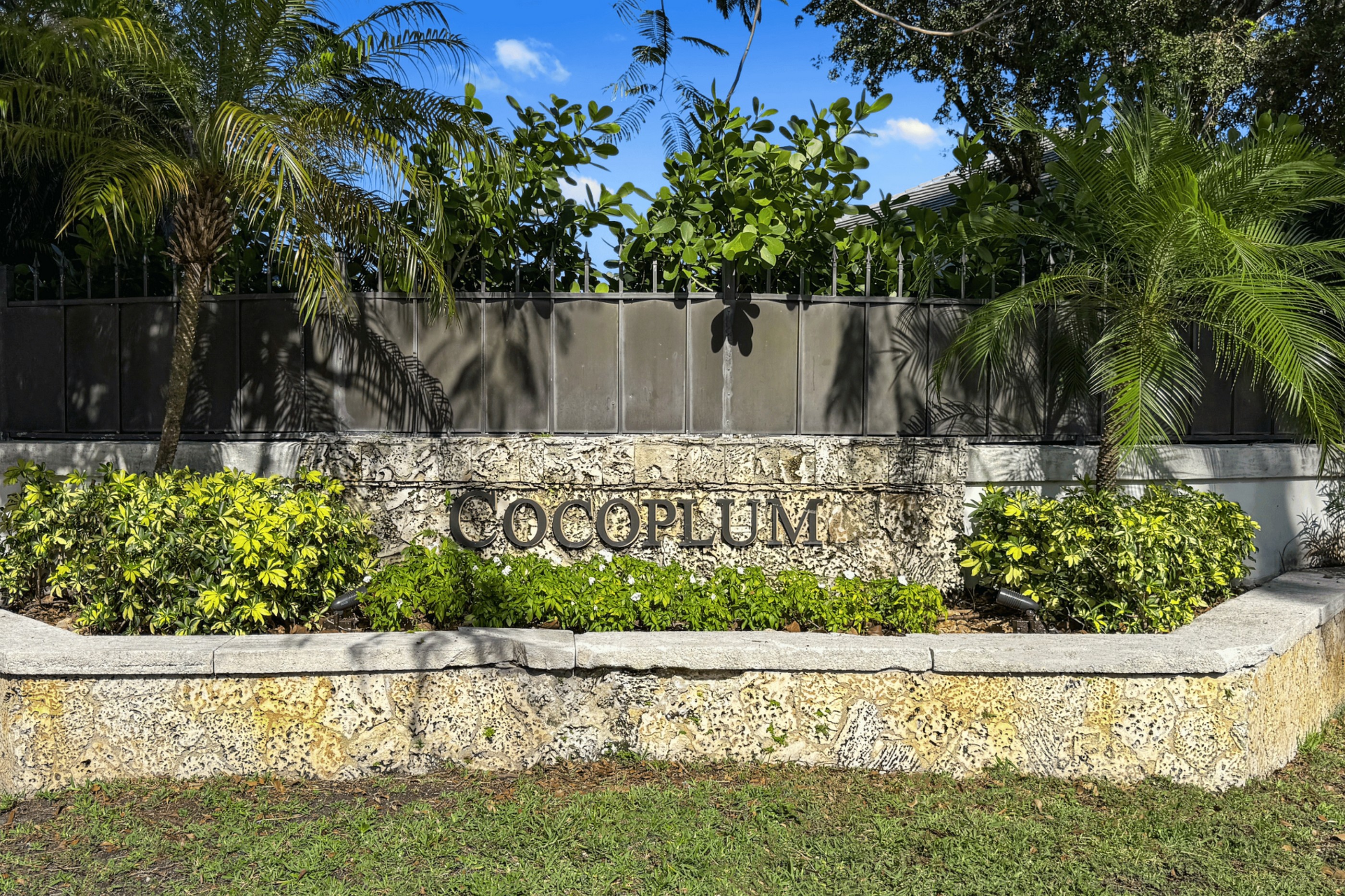 7150 W Lago Drive Coral Gables FL 33143