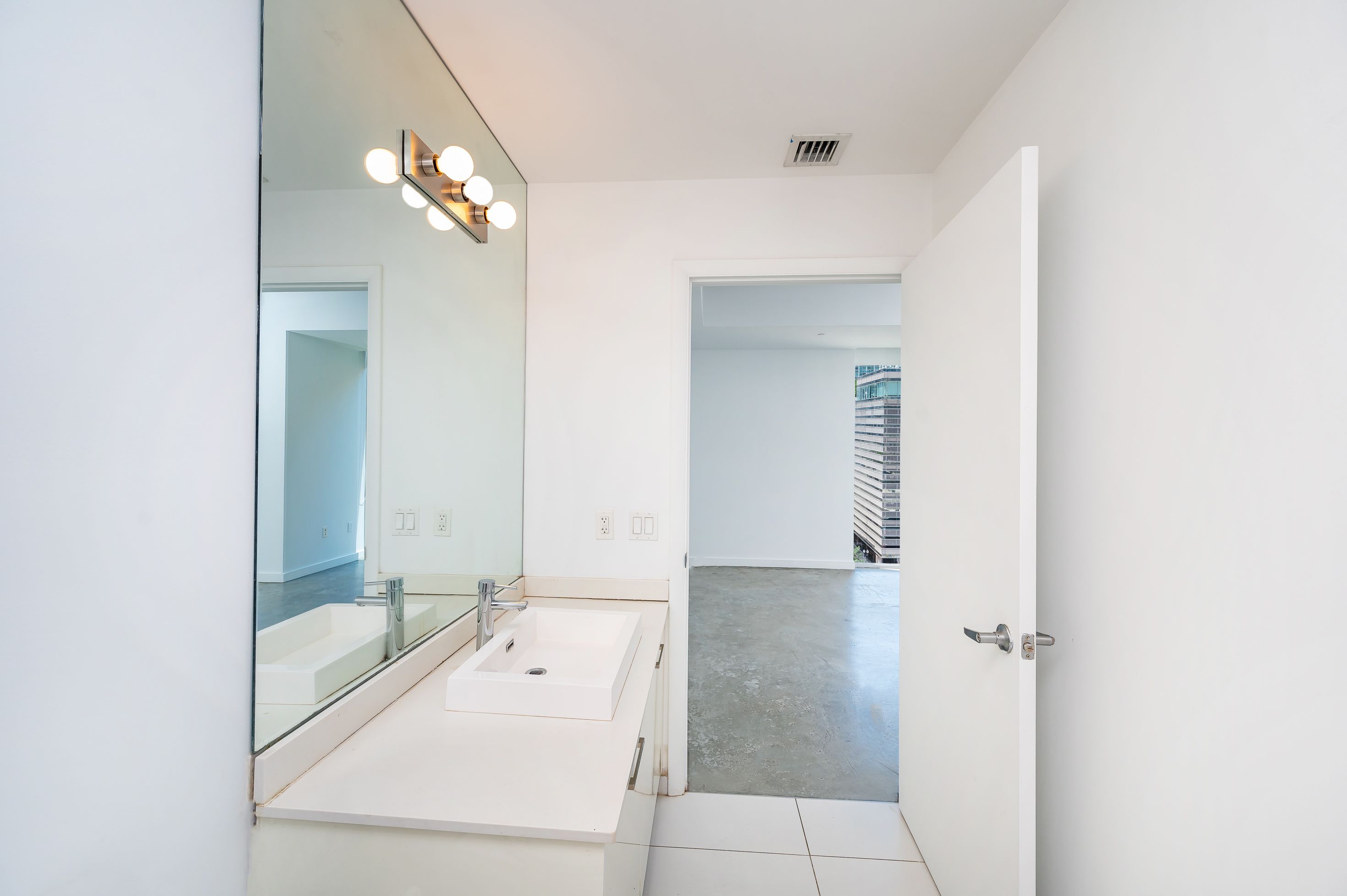151 SE 1st Street Miami FL 33131