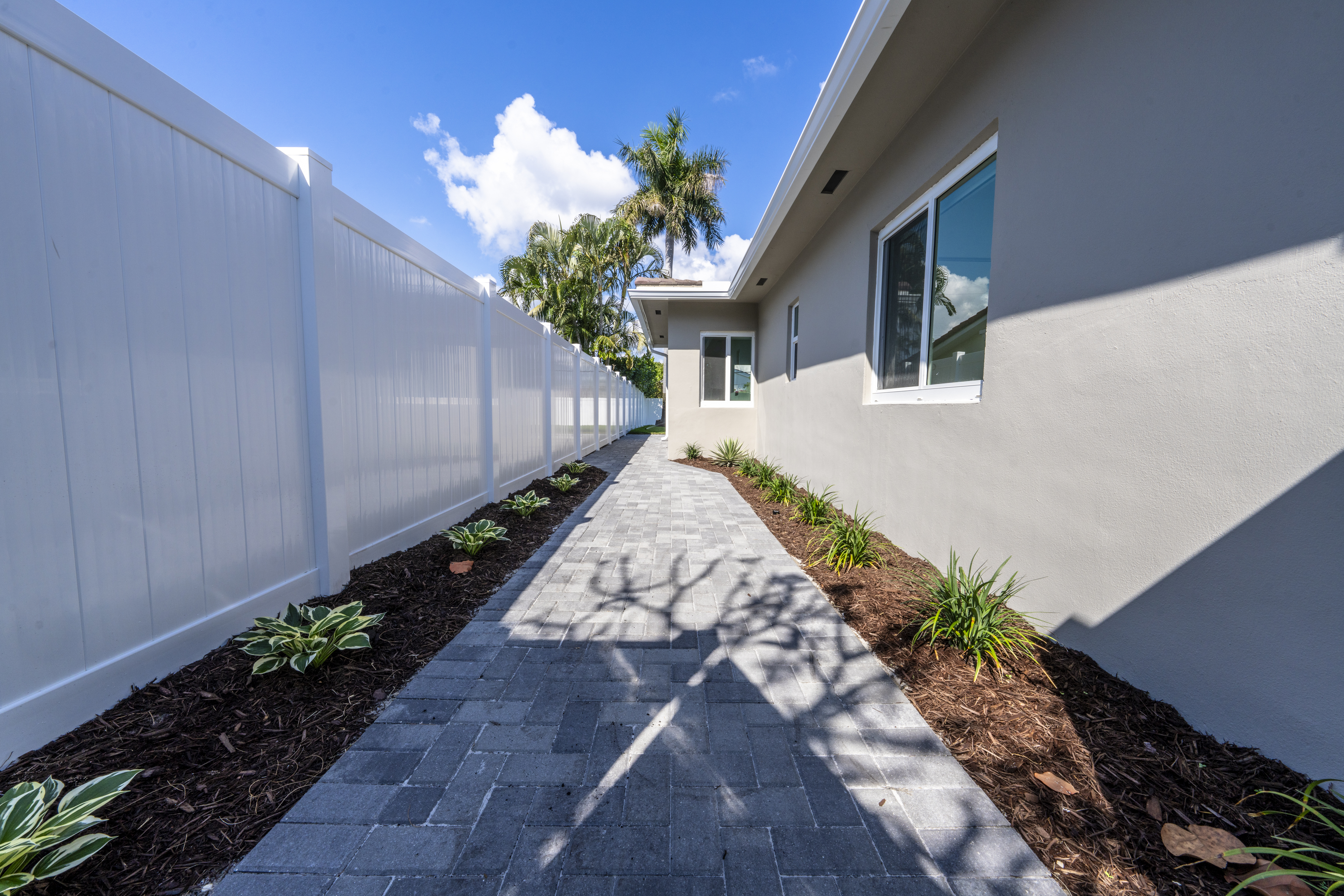2001 NE 17th Way Fort Lauderdale FL 33305