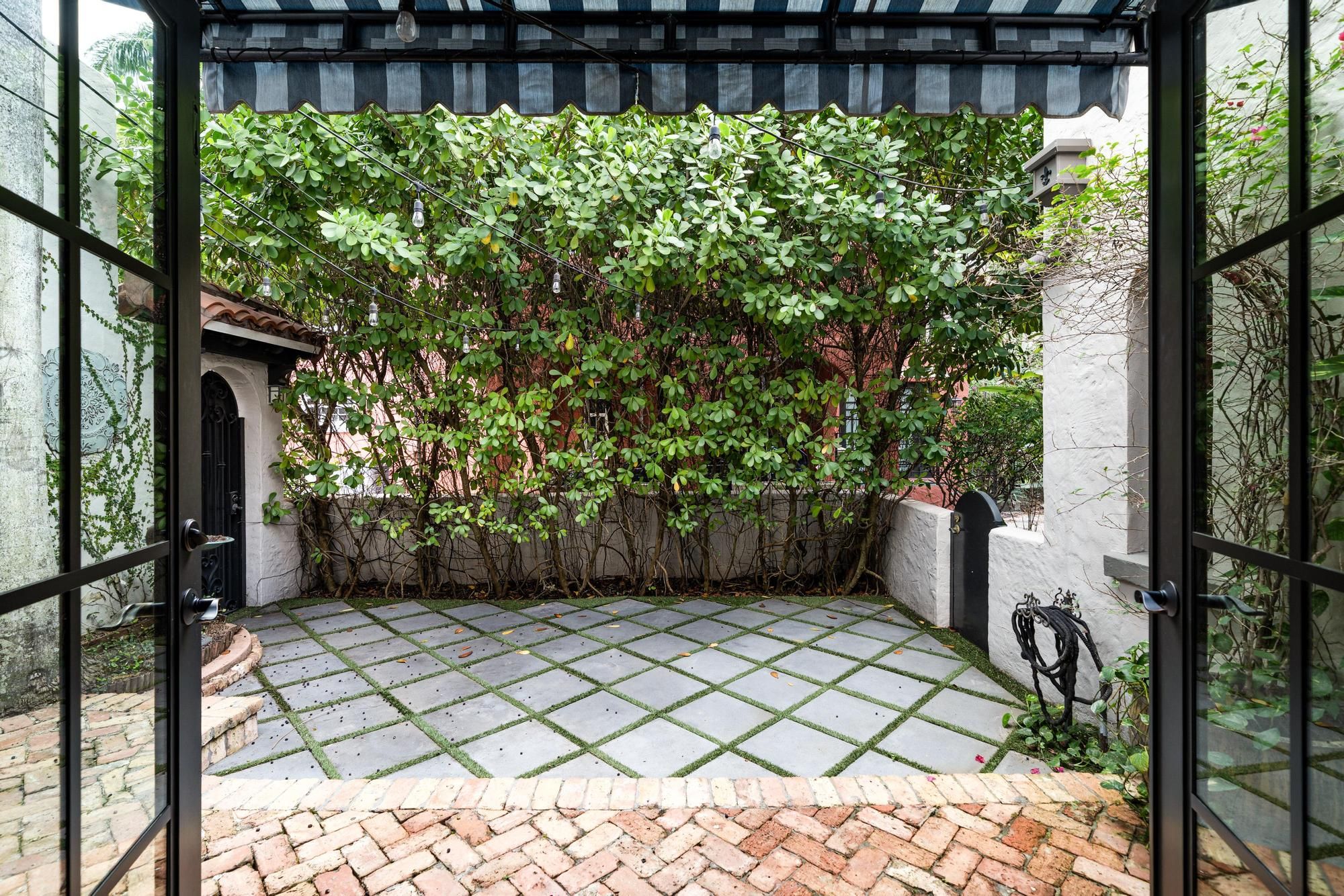 447 Giralda Avenue Coral Gables FL 33134
