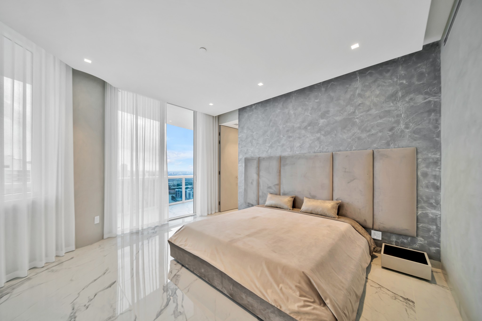 2711 S Ocean Drive Hollywood FL 33019
