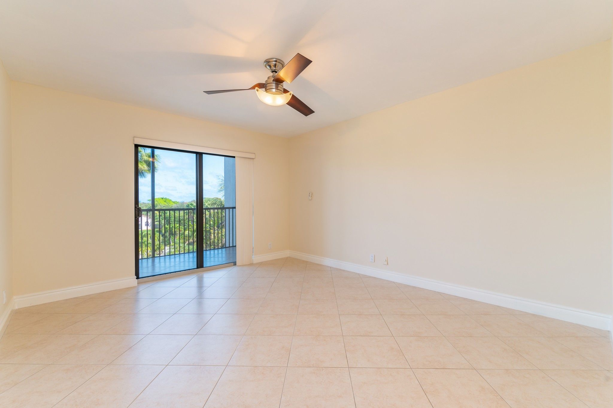 545 SE 12th Street Dania Beach FL 33004